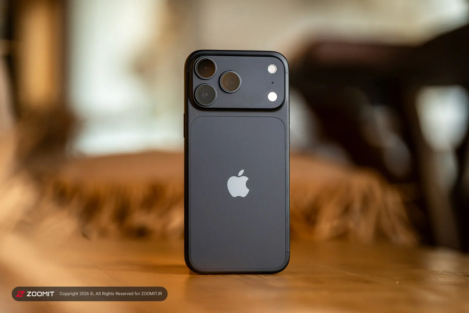 گوشی آیفون ۱۸ پرو مکس (iPhone 18 Pro Max) با بدنه تیره