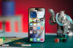 گوشی هوشمند آیفون ۱۸ پرو مکس (iPhone 18 Pro Max) با رنگ زرشکی