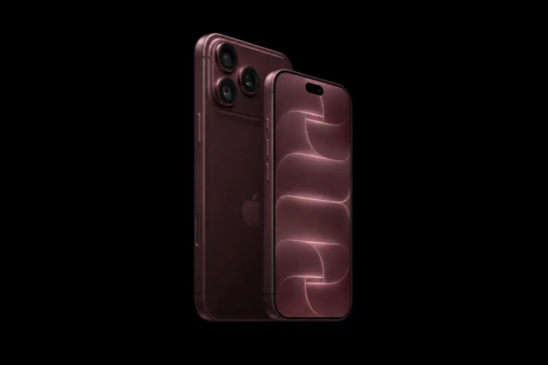 گوشی آیفون ۱۸ پرو مکس (iPhone 18 Pro Max) با بدنه قرمز رنگ