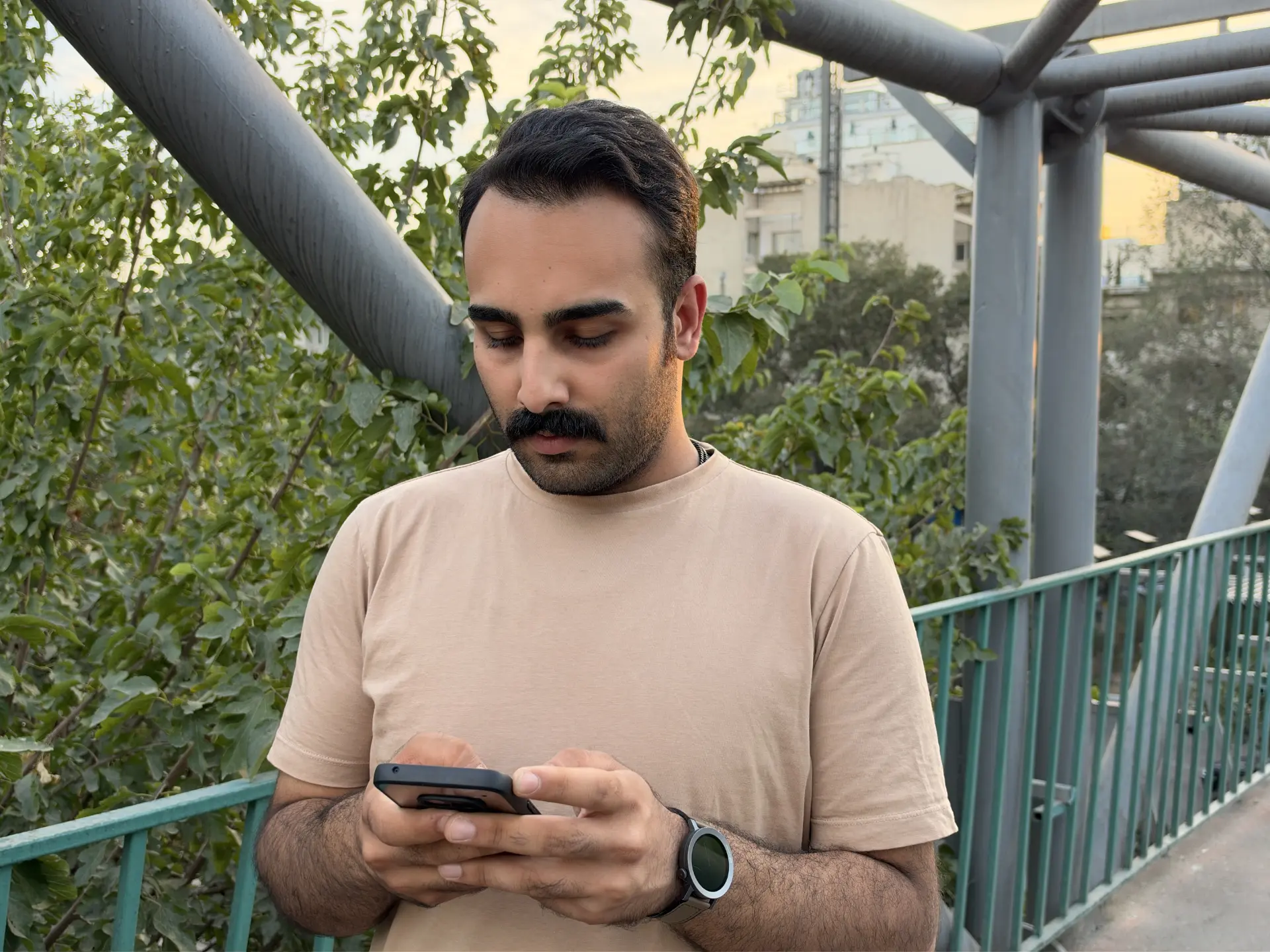 آیفون ۱۸ پرومکس - عکس با دیافراگم F1.8 - سوژه انسانی