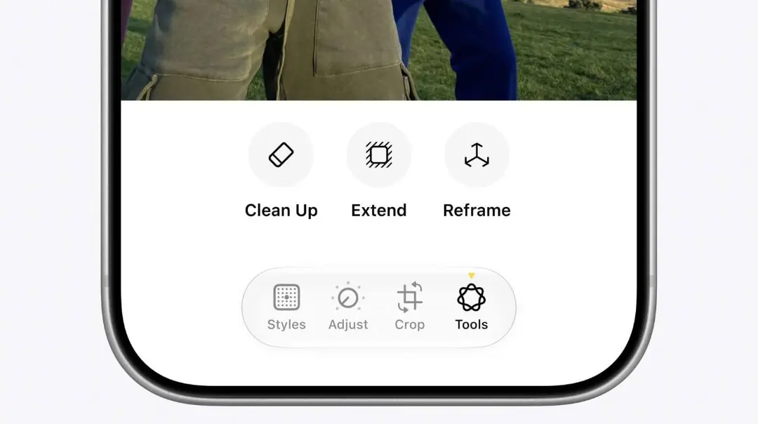 منوی ویرایش عکس با قابلیت‌های Clean Up و Extend در گوشی آیفون