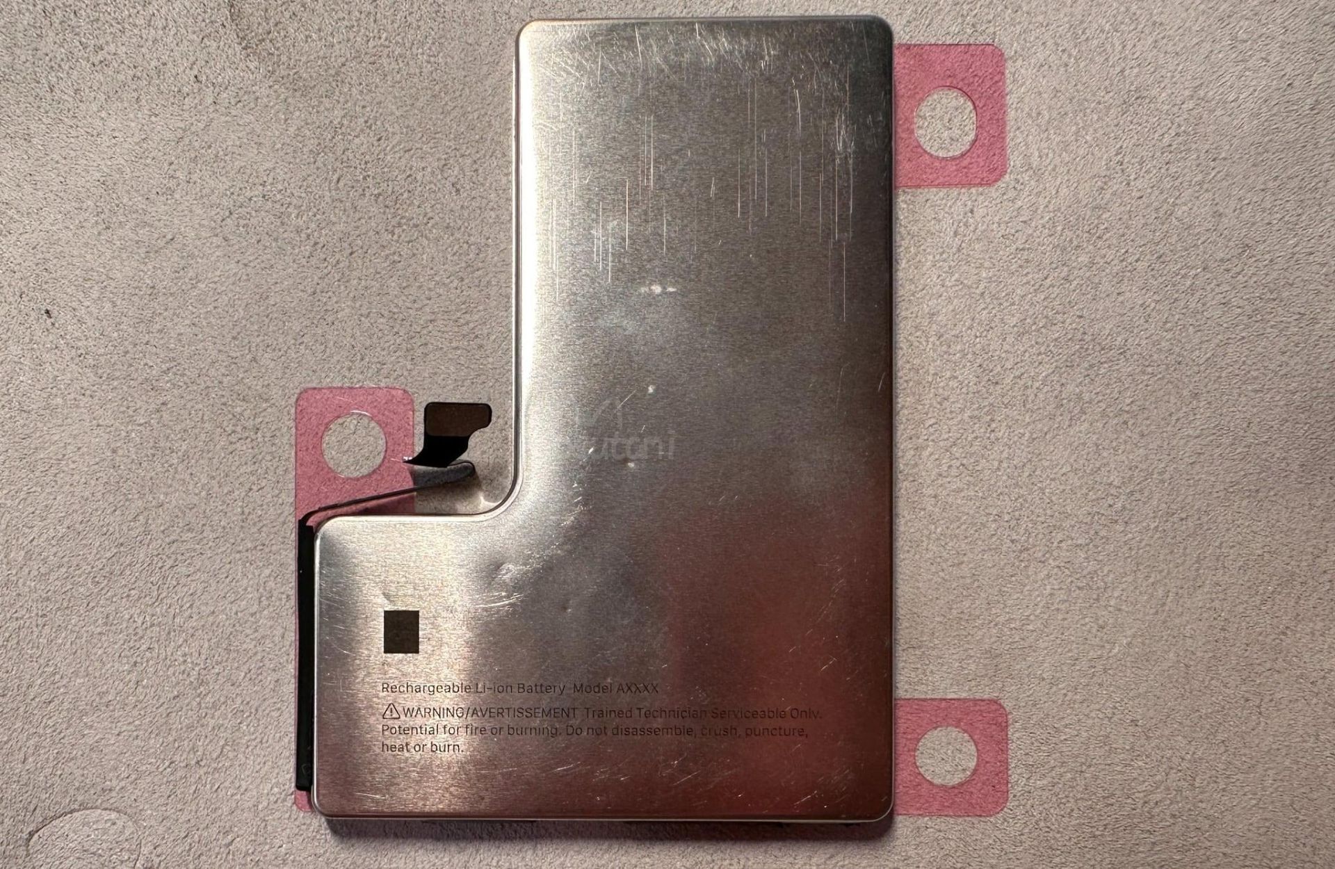 پوشش استیل ضد زنگ باتری آیفون ۱۶ پرو مکس