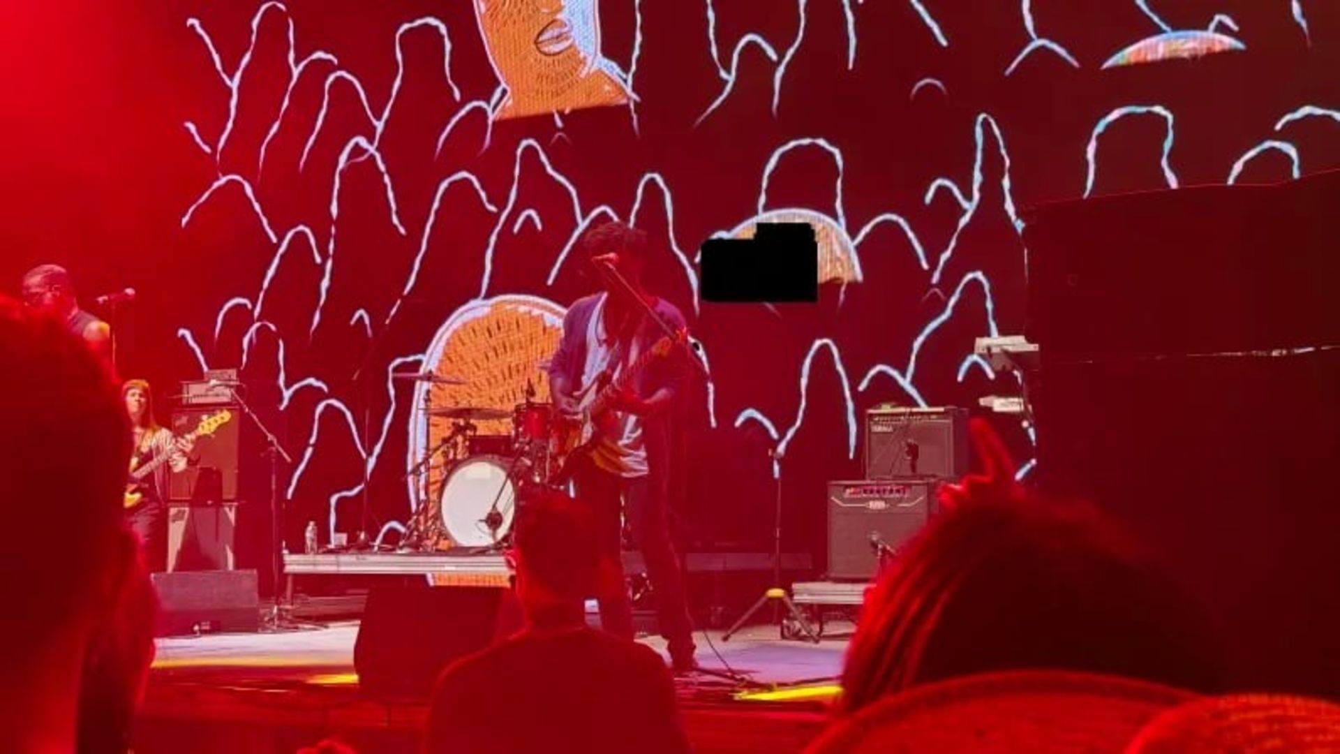 مربع سیاه در نمایی از یک کنسرت