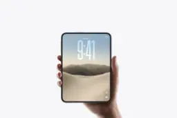 گوشی هوشمند اپل آیفون دوئو (iPhone Duo) در دست یک فرد