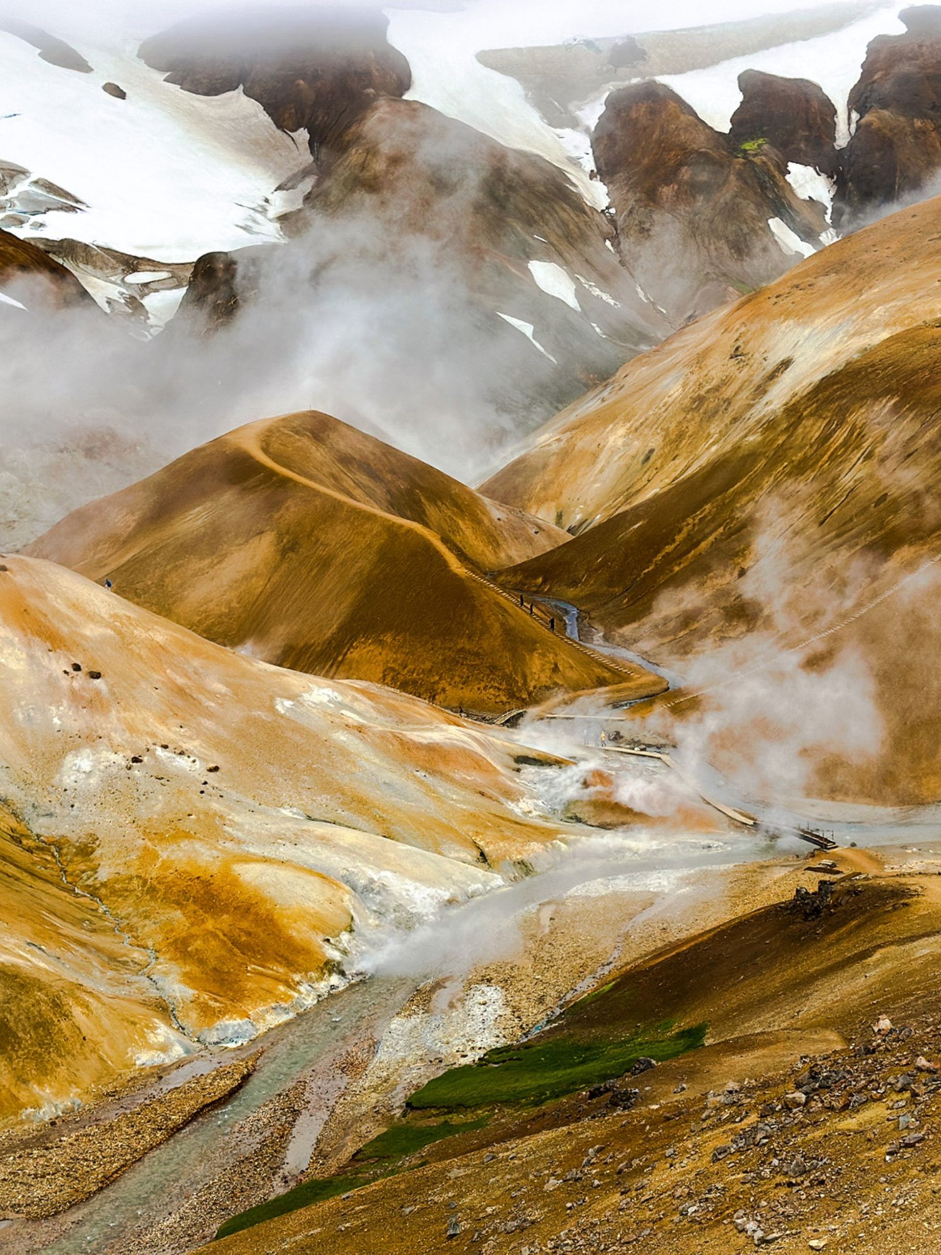 عکس کوهستان های زرد رنگ