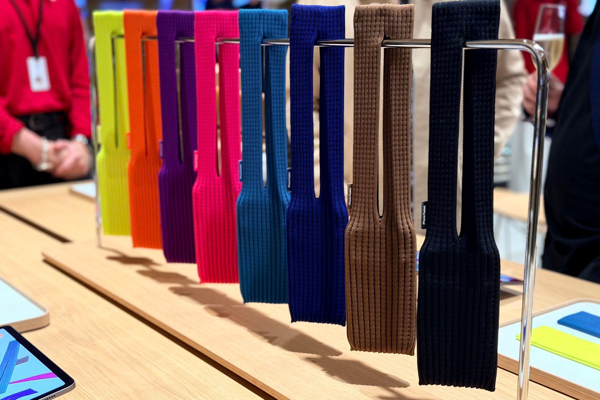 اکسسوری iPhone Pocket در رنگ‌های مختلف