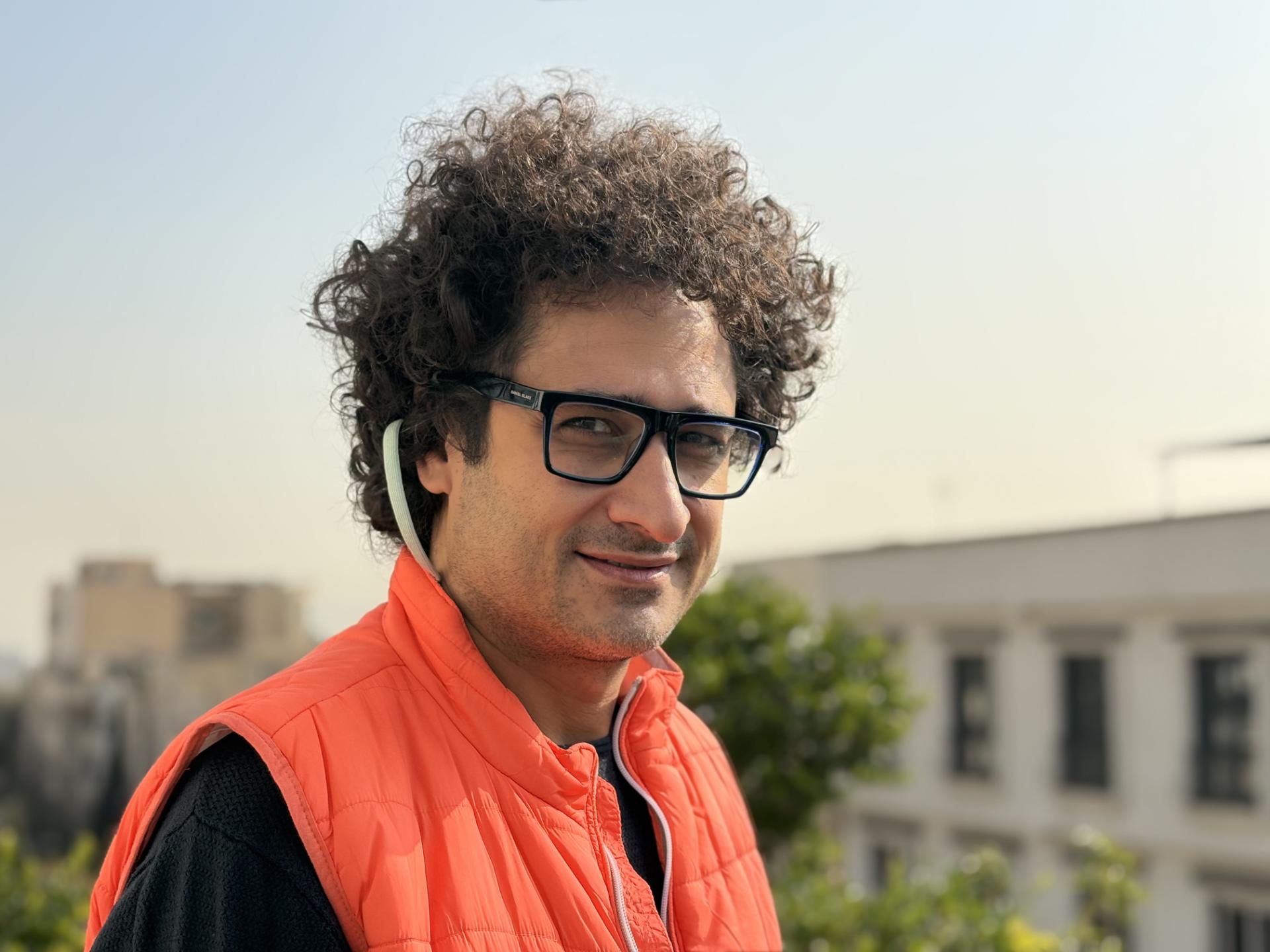 عکس پرتره با زوم ۲ برابر دوربین آیفون ۱۶