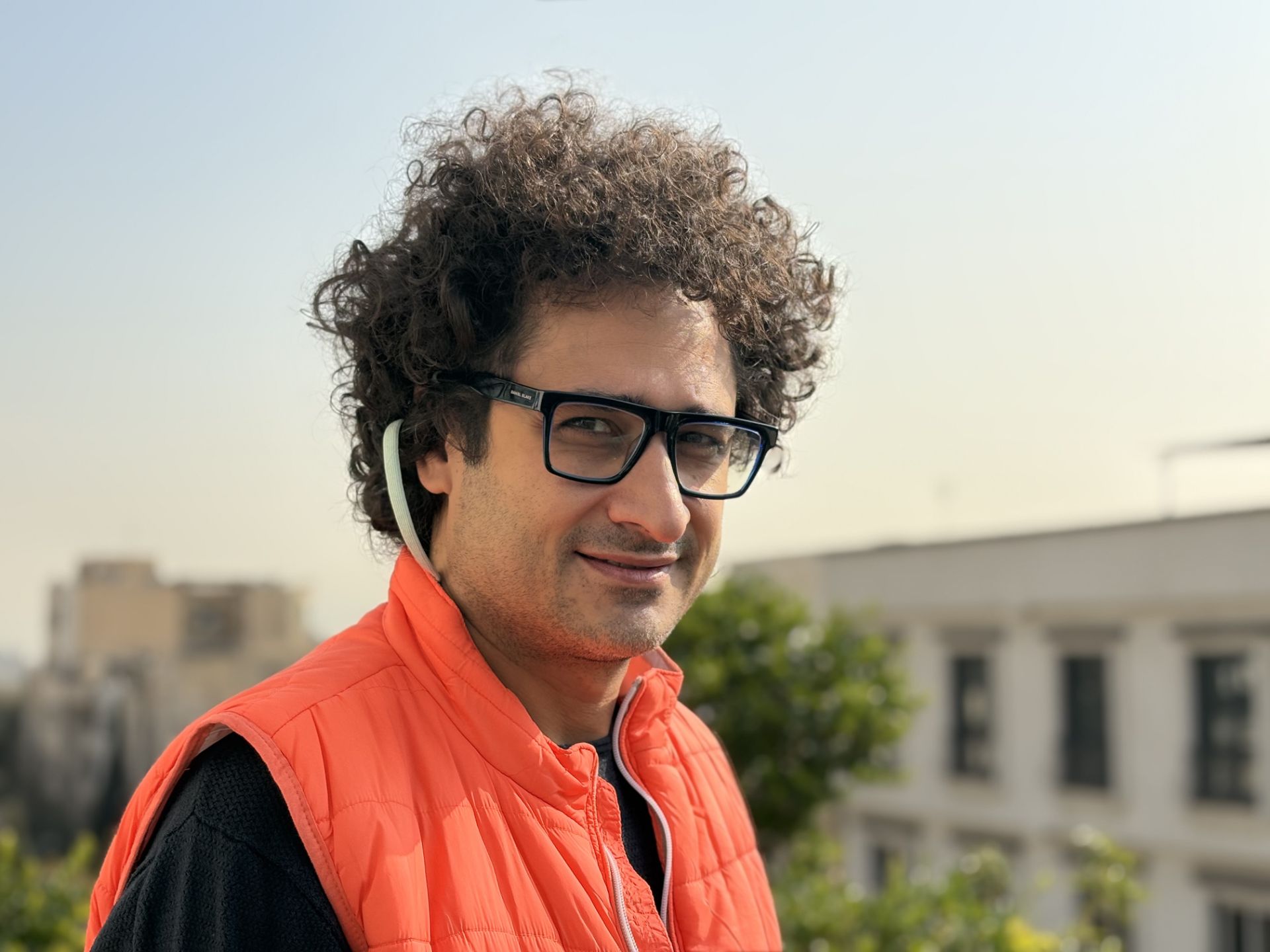 عکس پرتره با زوم ۲ برابر دوربین آیفون ۱۶