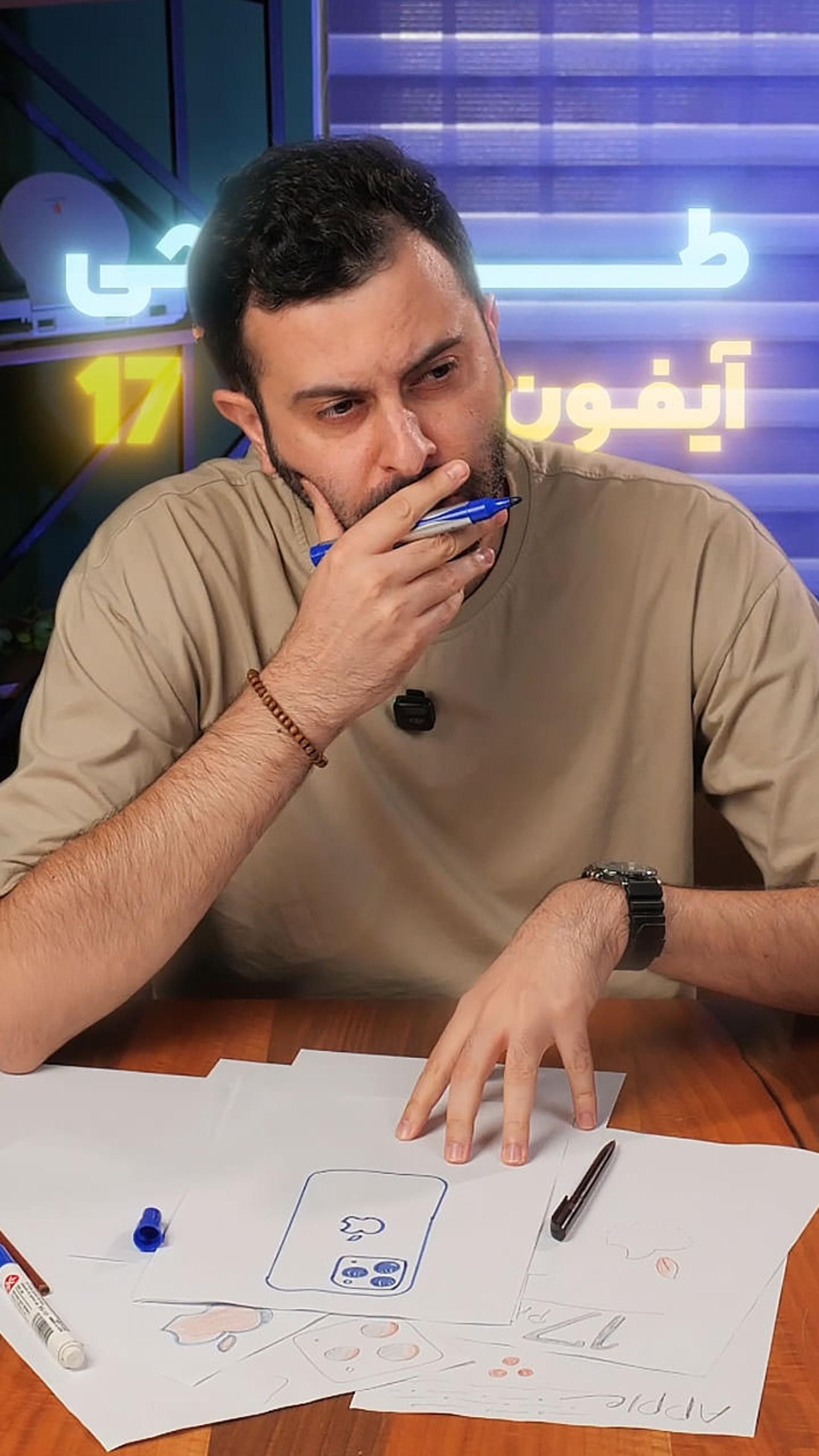 بهزاد مرعشیان در حال تفکر