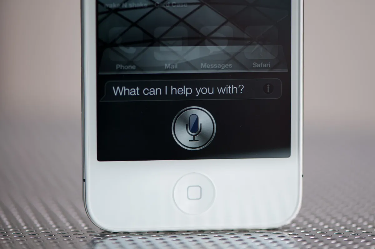 Siri voice assistant iPhone 4s