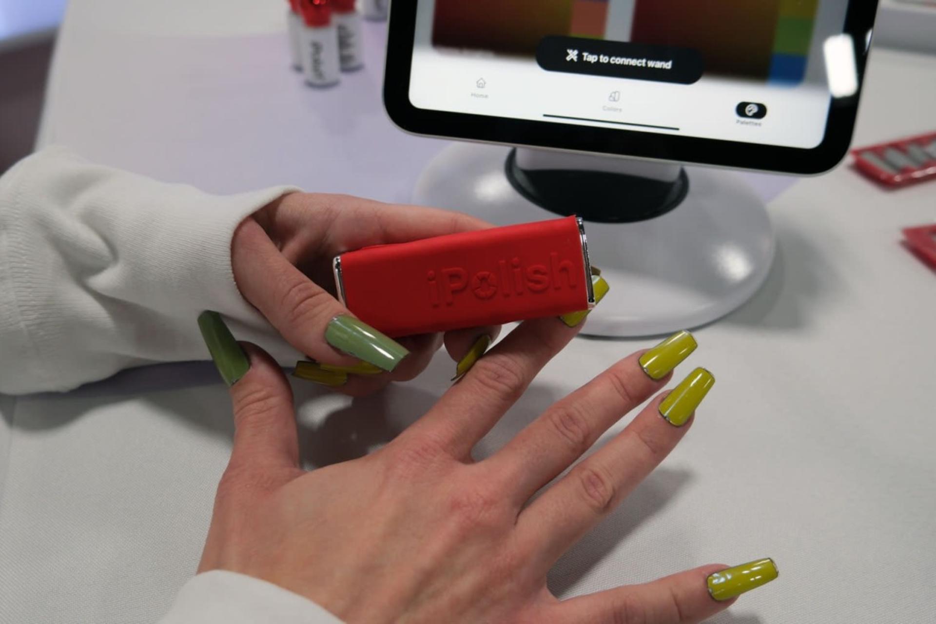 تغییر رنگ ناخن با ابزار iPolish