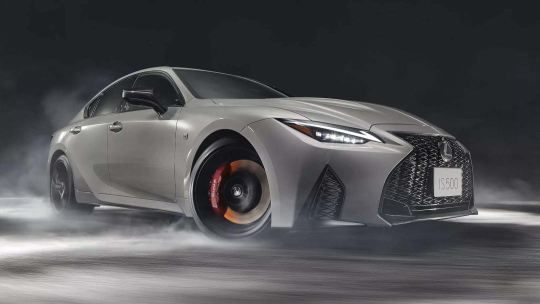 نمای کناری لکسوس IS 500 Climax Edition