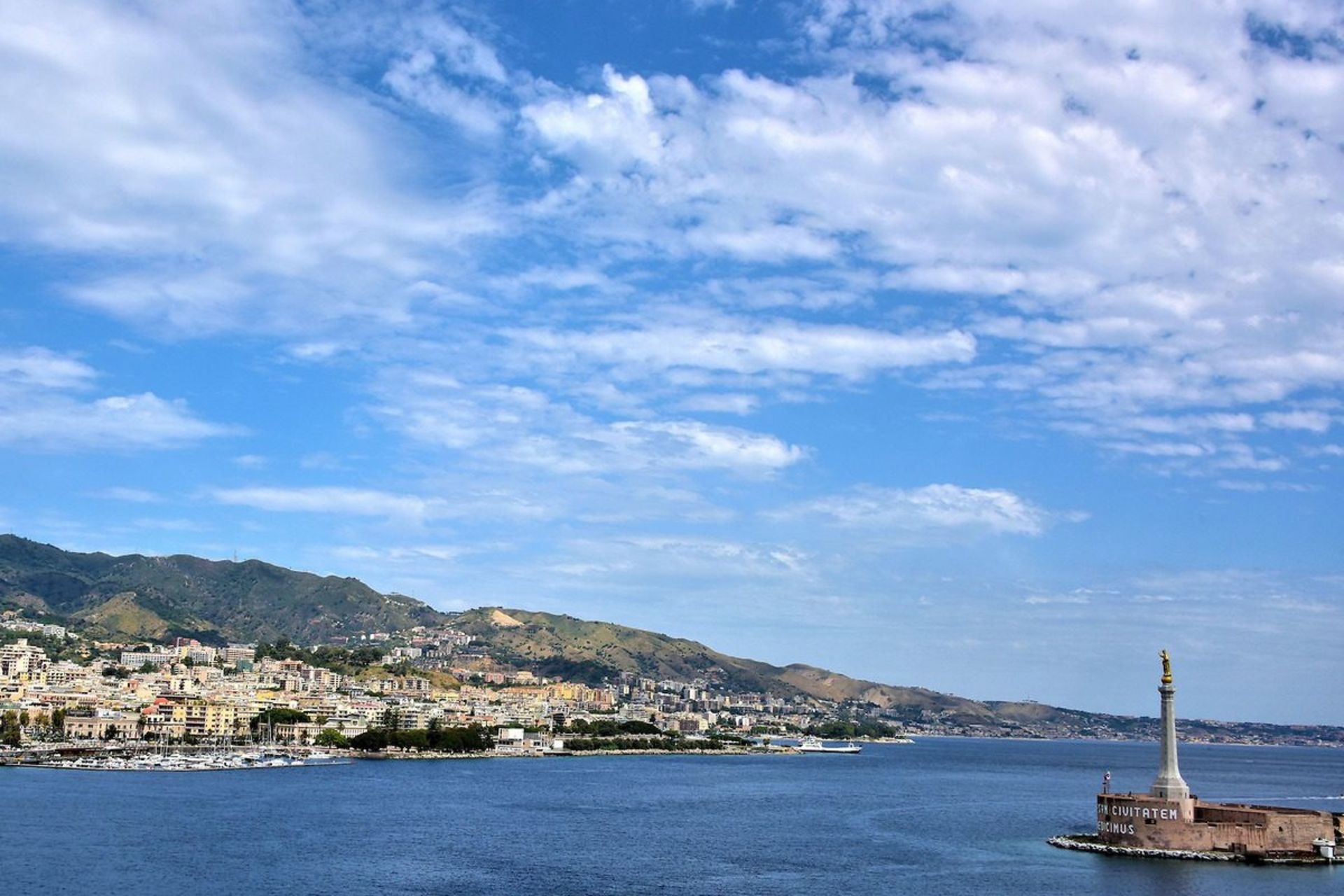 تنگه مسینا در ایتالیا، محل ساخت طولانی‌ترین پل معلق جهان