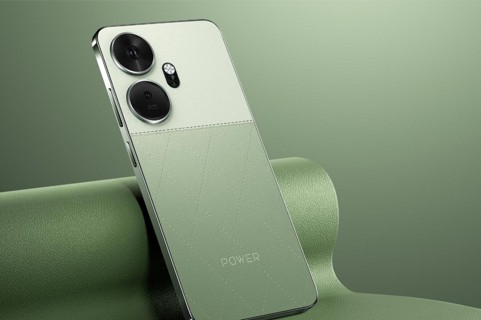 پنل پشتی گوشی ایتل سری P55+ سبز در پس زمینه سبز