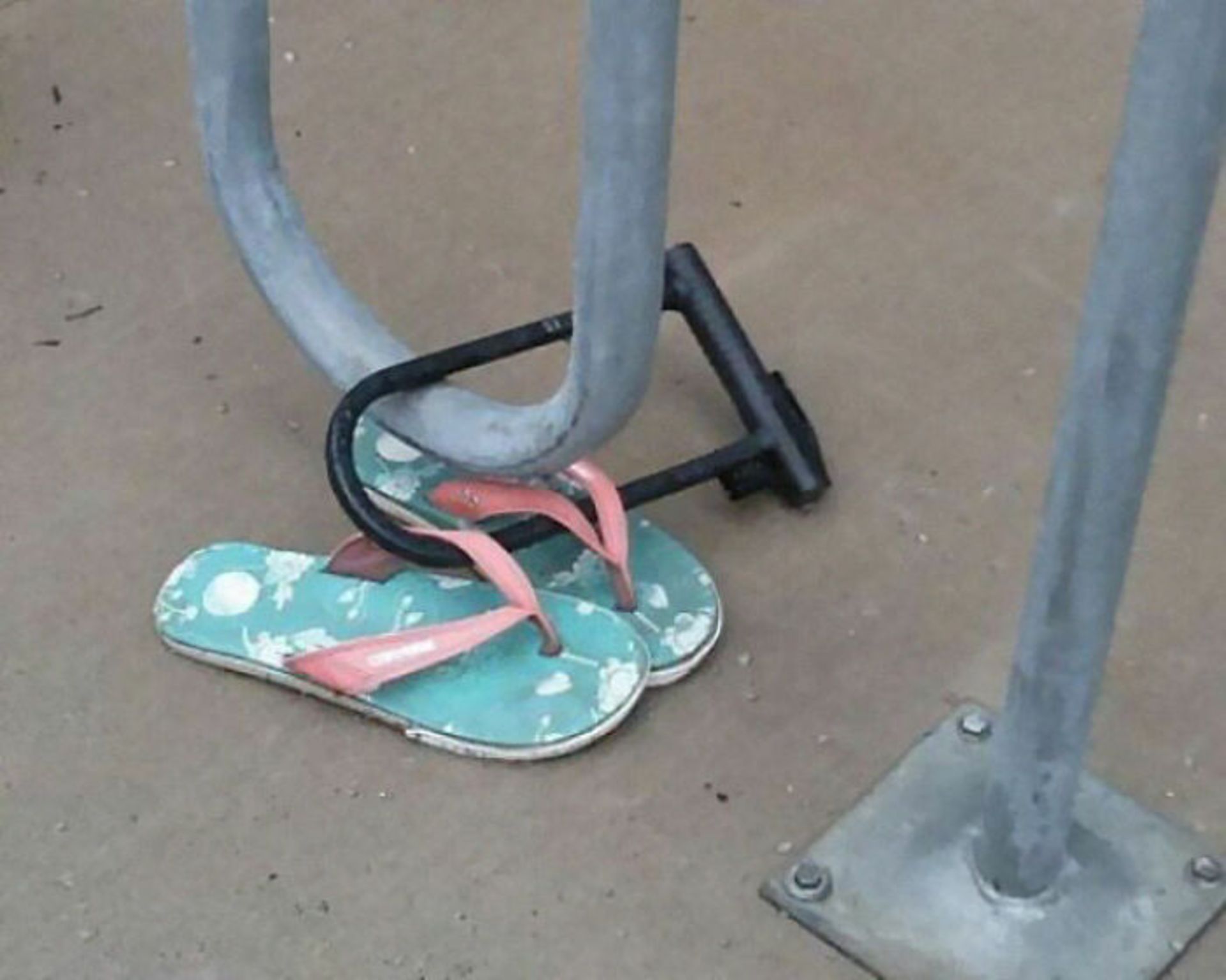 دمپای لاانگشتی پارکشده با قفل