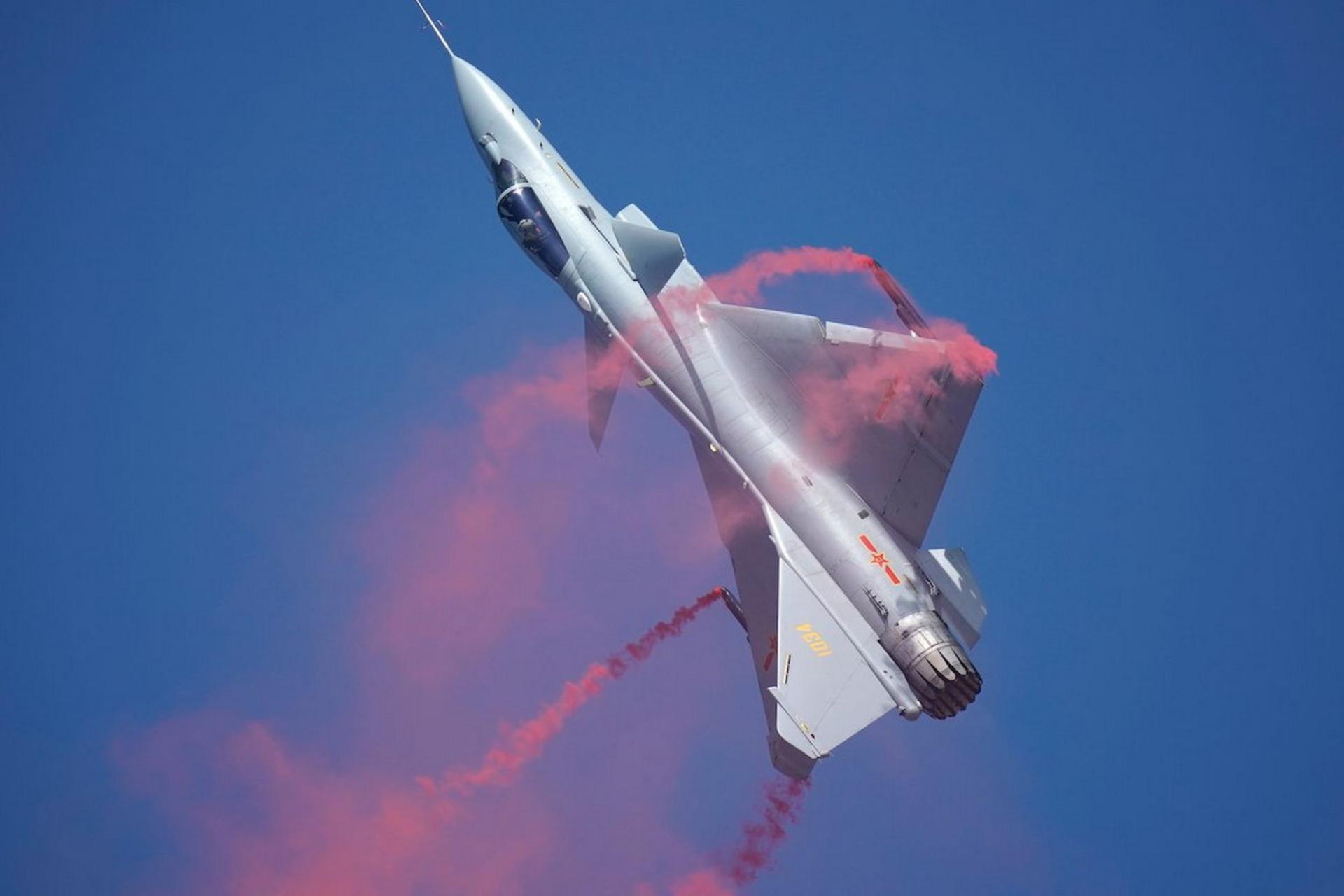 مانور نمایشی J-10C 