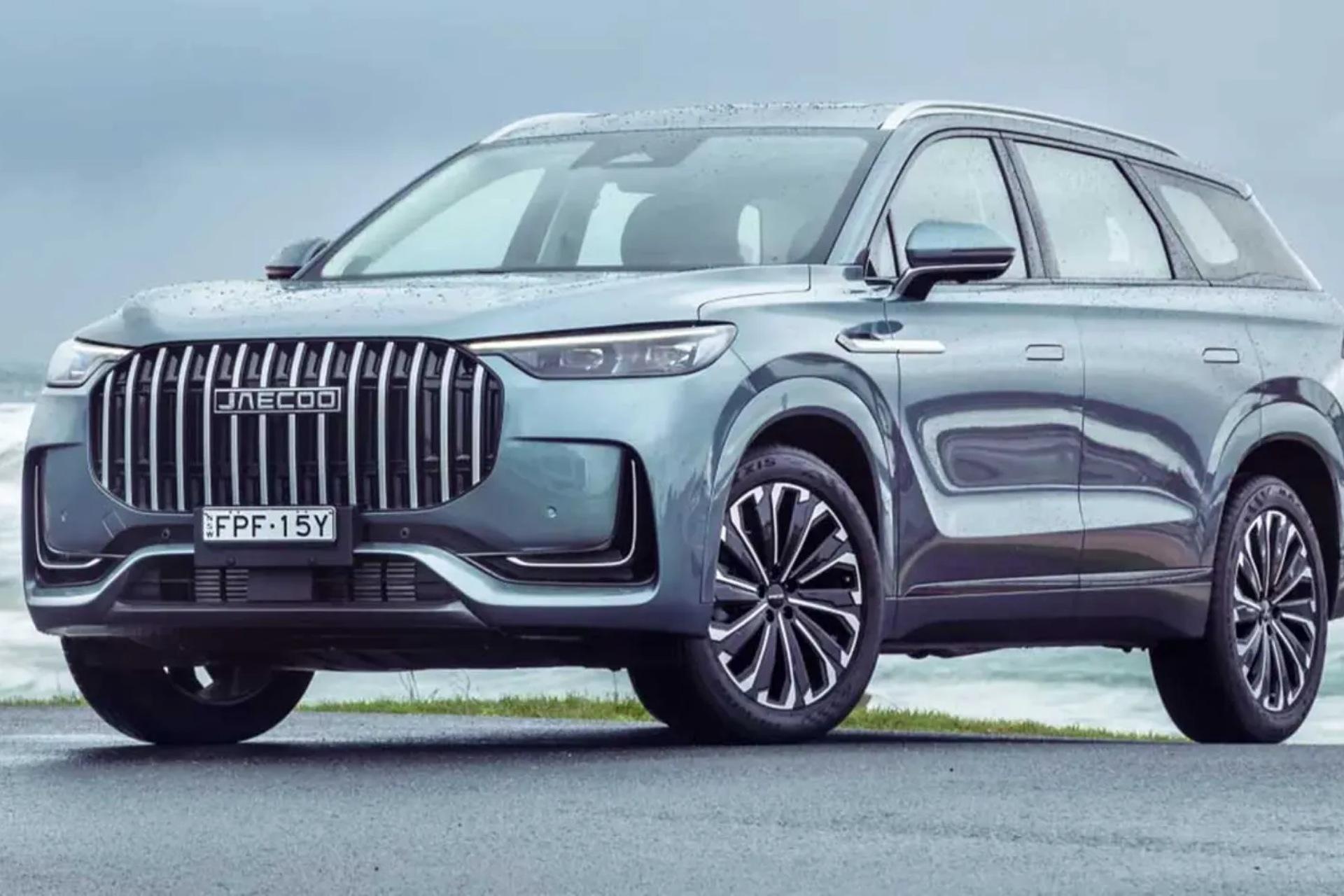 سه‌چهارم جلویی خودروی جیکو ۸