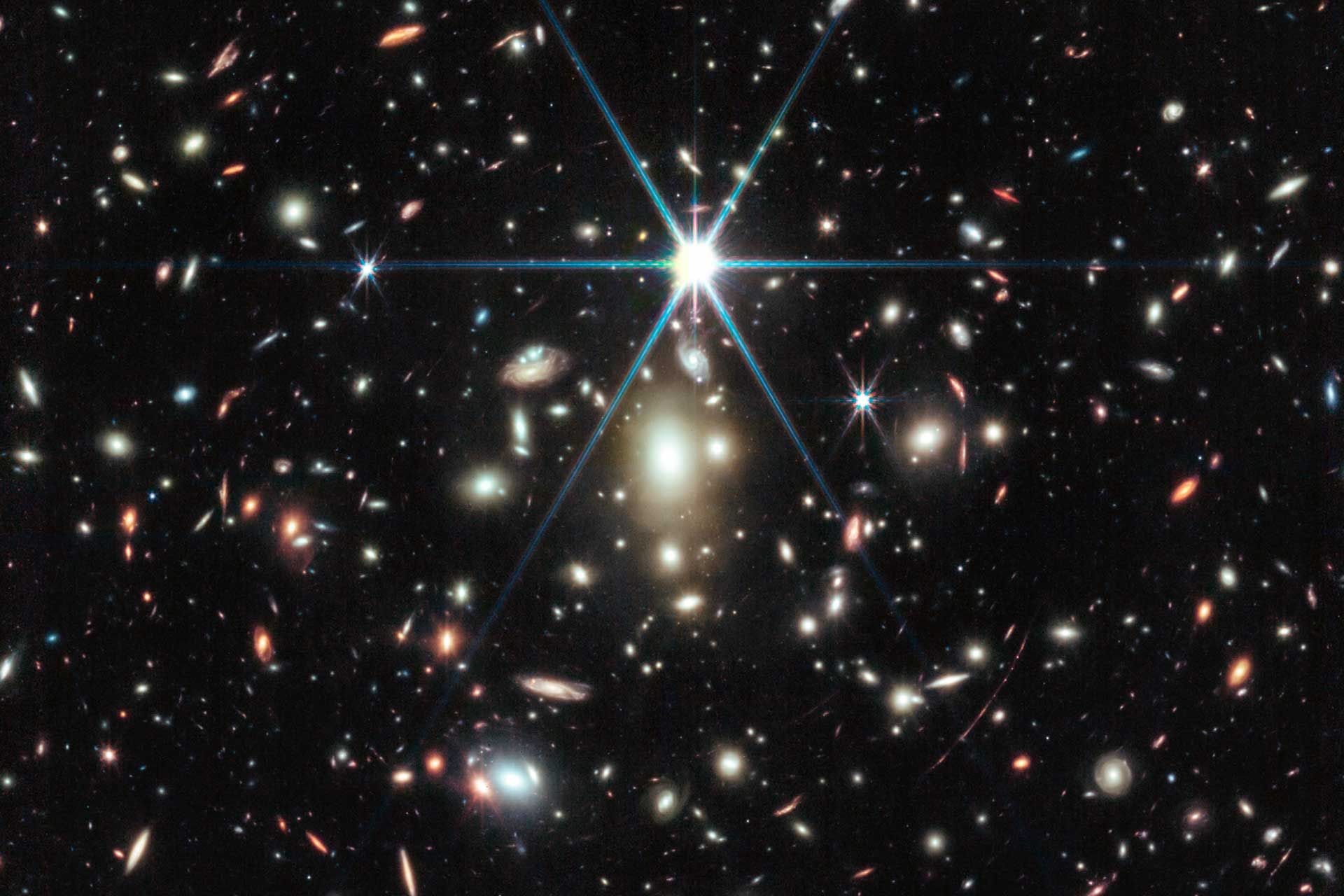 تصویر تلسکوپ جیمز وب از خوشه کهکشانی عظیم WHL0137-08