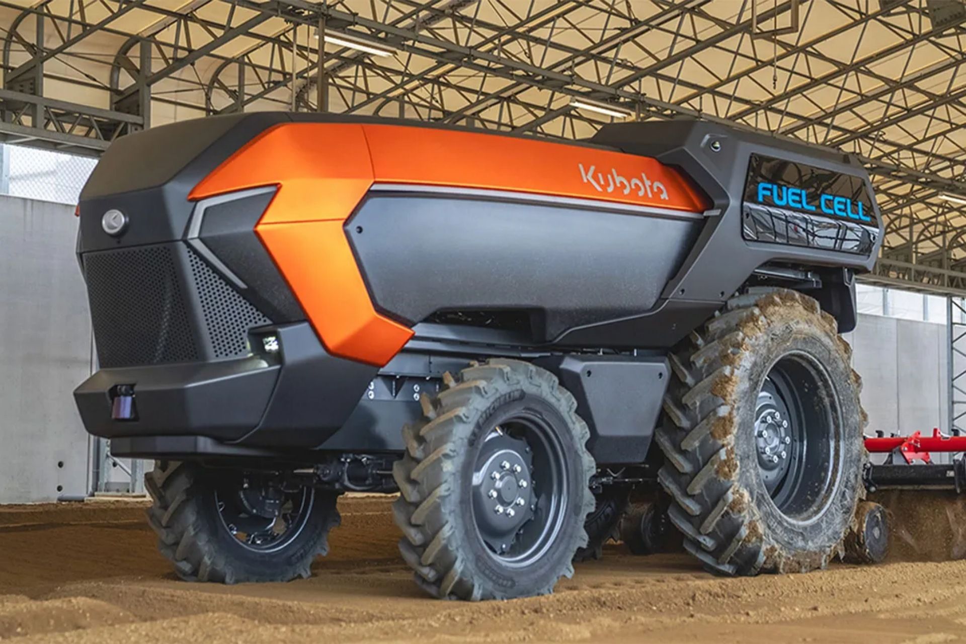 تراکتور هیدروژنی خودران کوبوتا درحال کار کردن