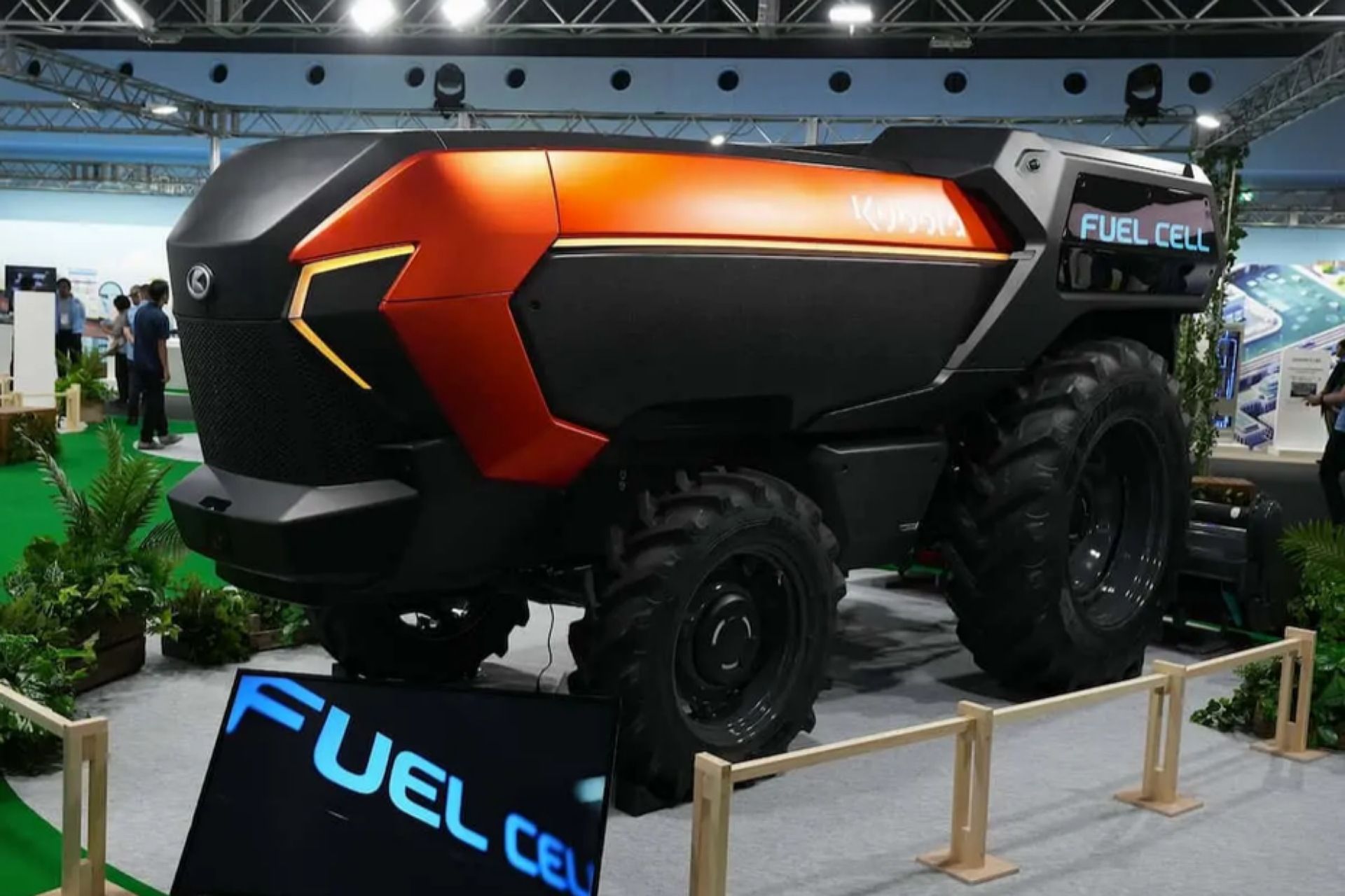 تراکتور هیدروژنی خودران کوبوتا به‌صورت پارک‌شده