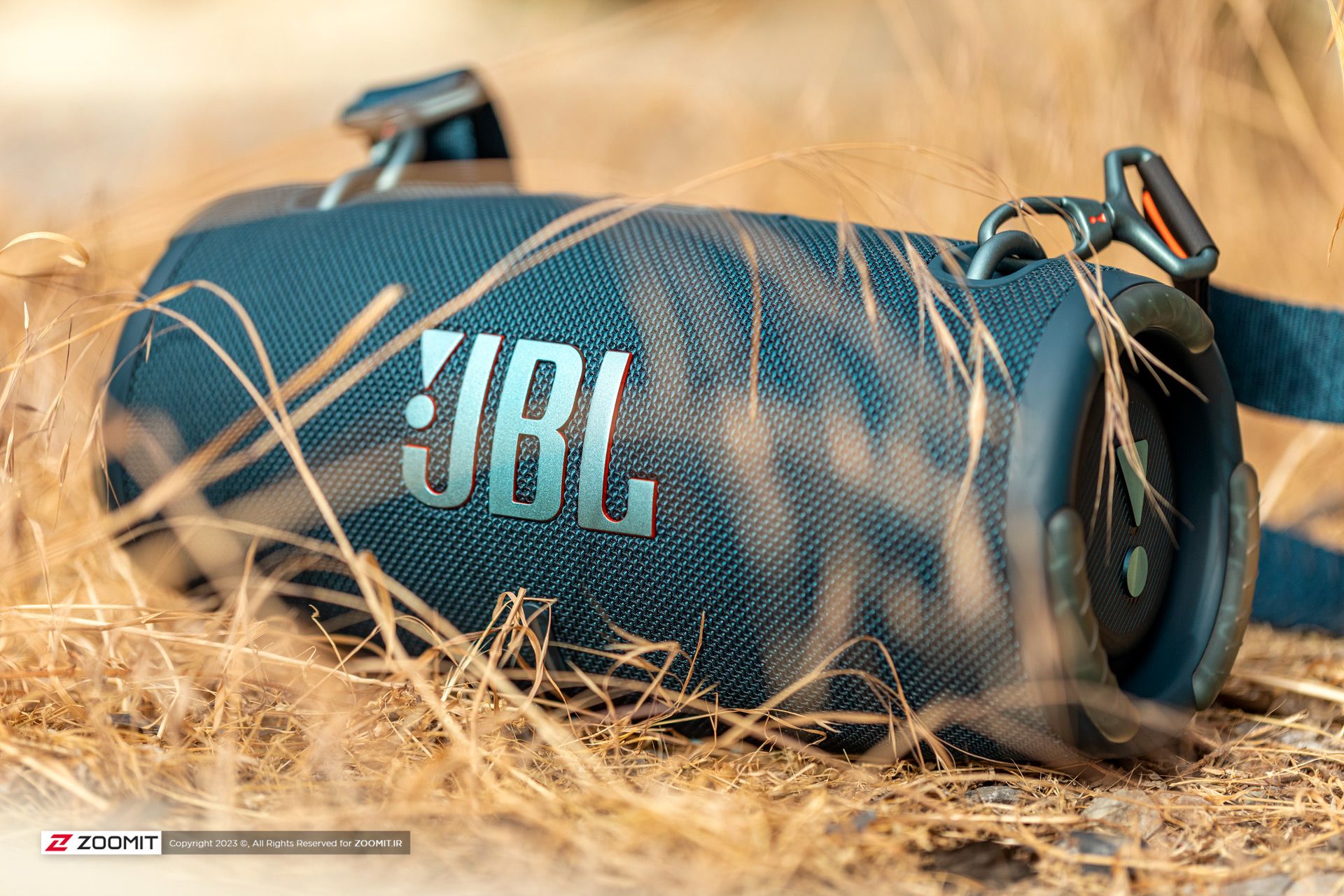 اسپیکر JBL Xtreme 3 در محیط بیرون