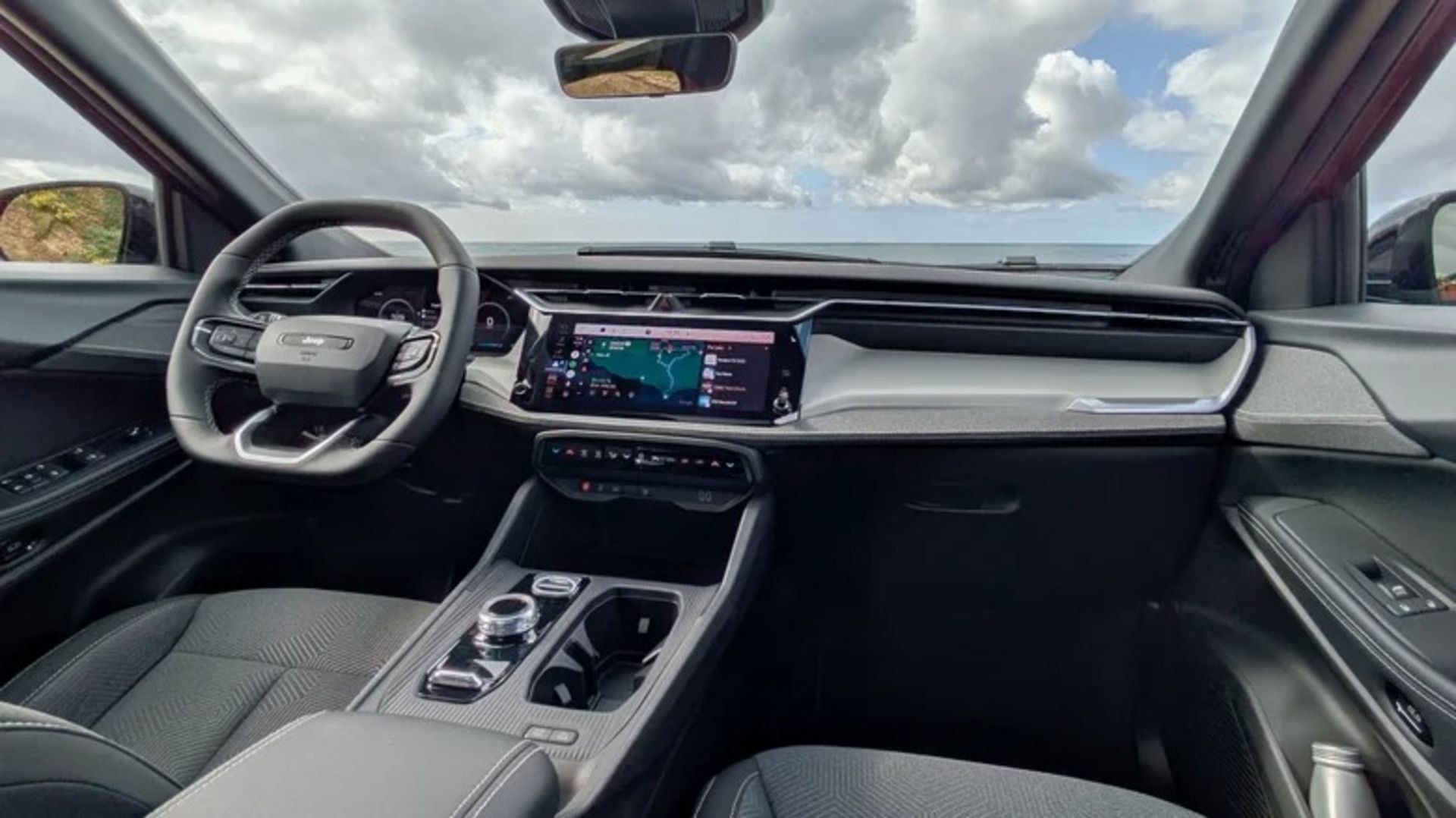 کابین داخلی جیپ چروکی ۲۰۲۶