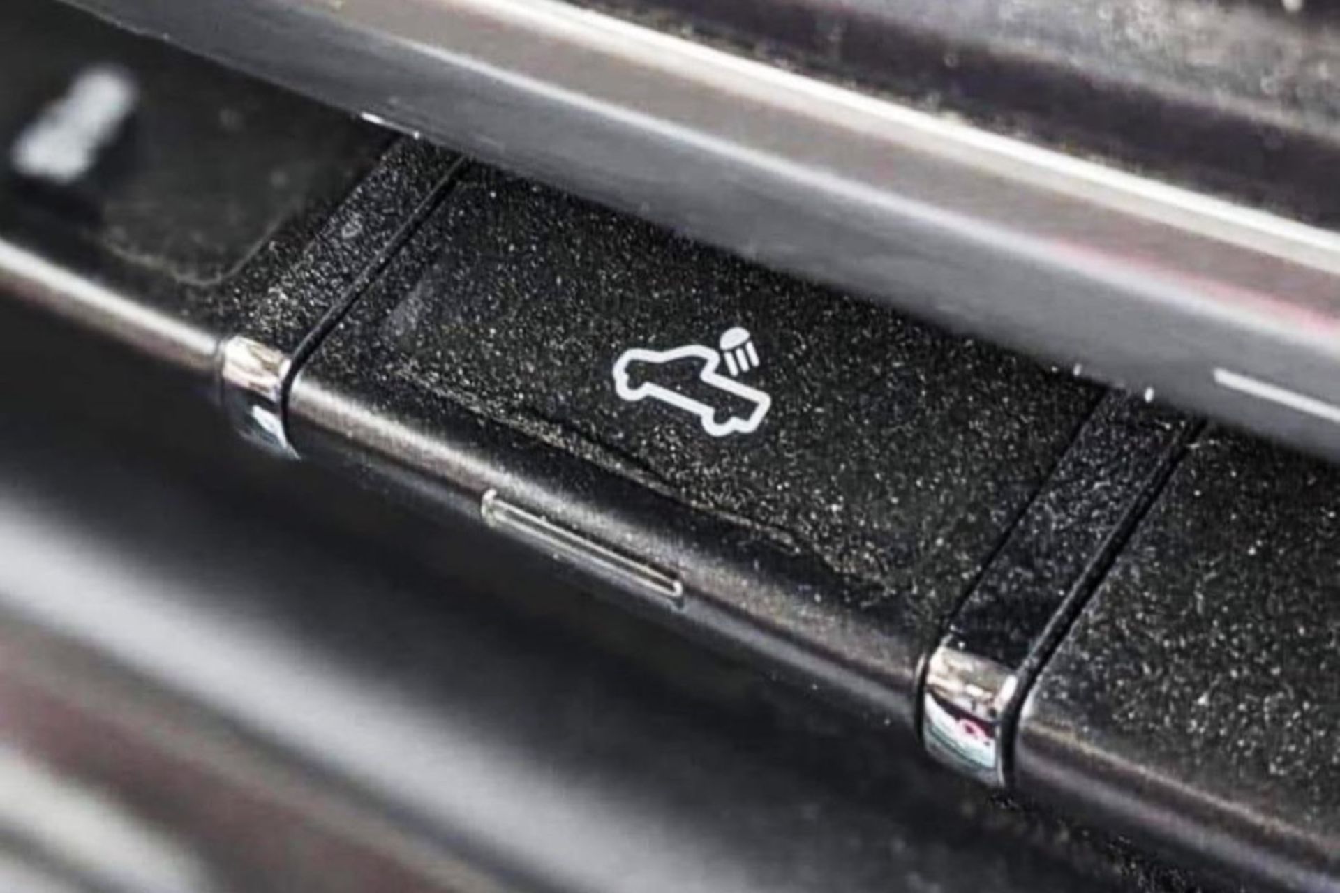 دکمه پرتاپ عروس دریایی در وانت