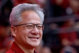 چهره خوشحال لبخند جنسن هوانگ / Jensen Huang مدیرعامل انویدیا از نمای نزدیک
