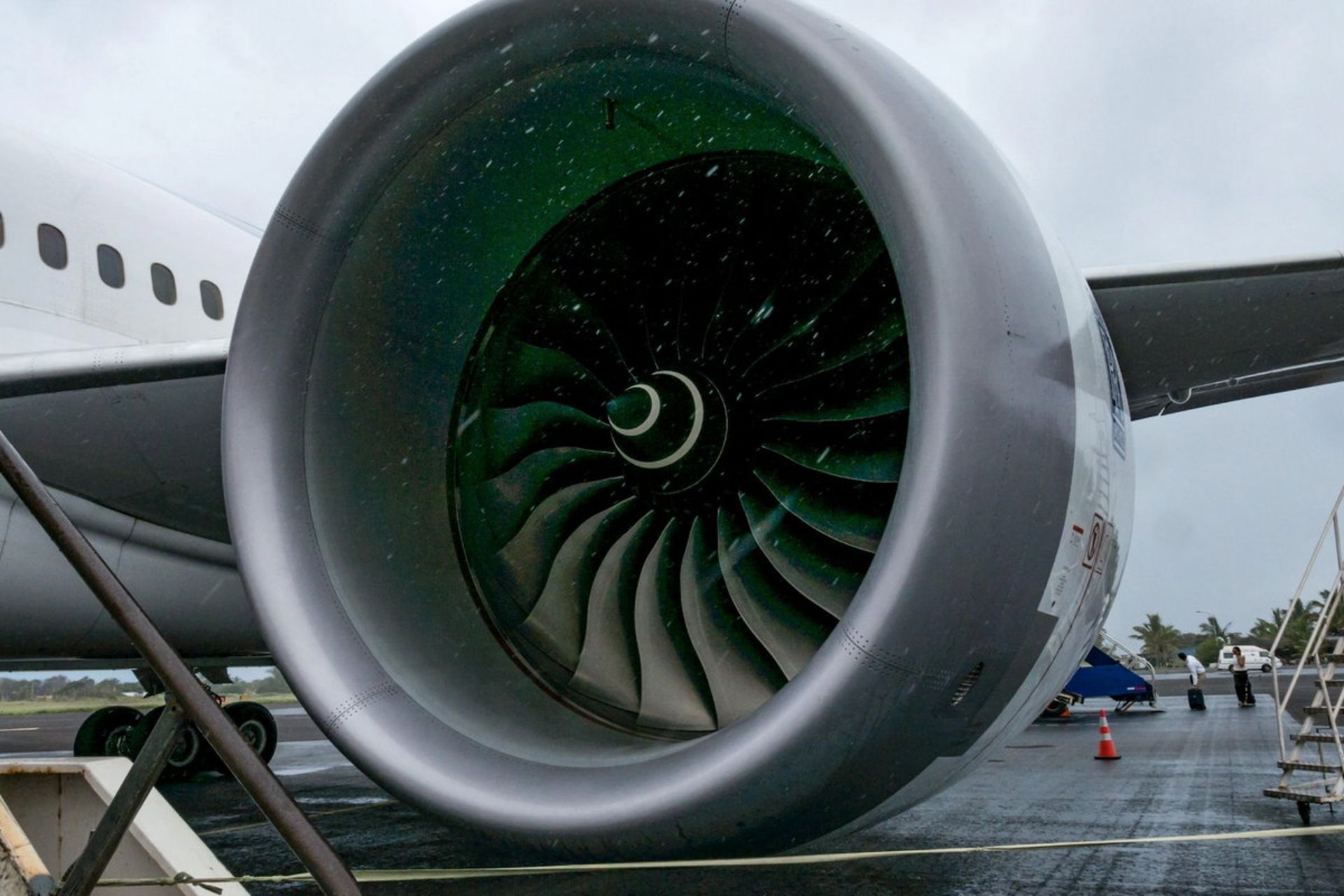 نمای خارجی موتور هواپیما