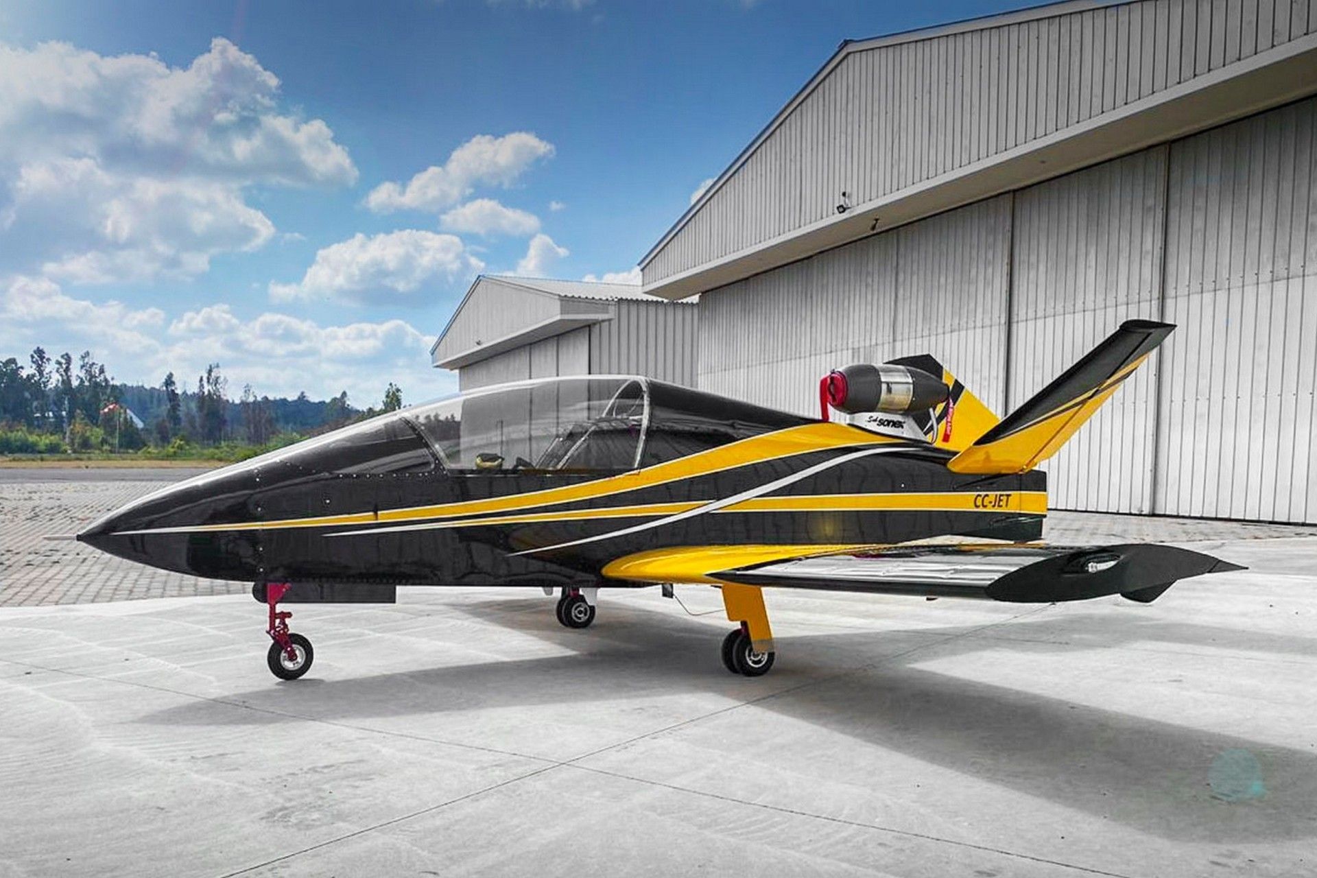 هواپیمای سبک سونکس از نمای جانبی