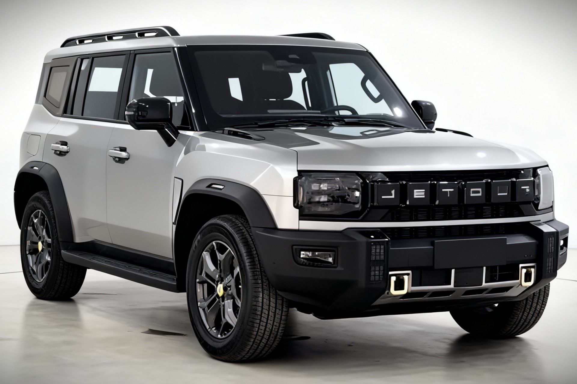 نمای سه‌چهارم جلو خودرو چری جتور ترولر