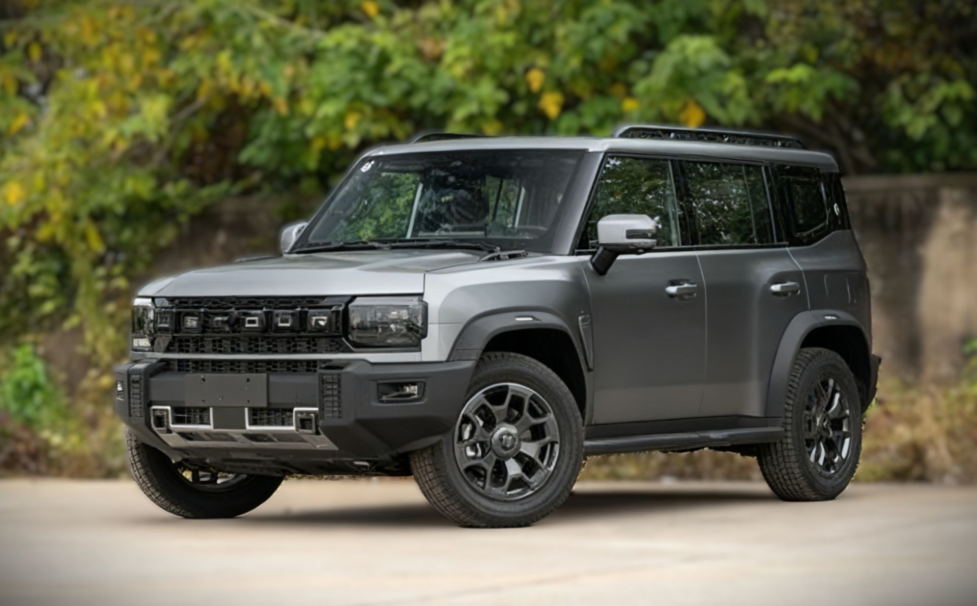 نمای سه‌چهارم جلو خودرو چری جتور ترولر