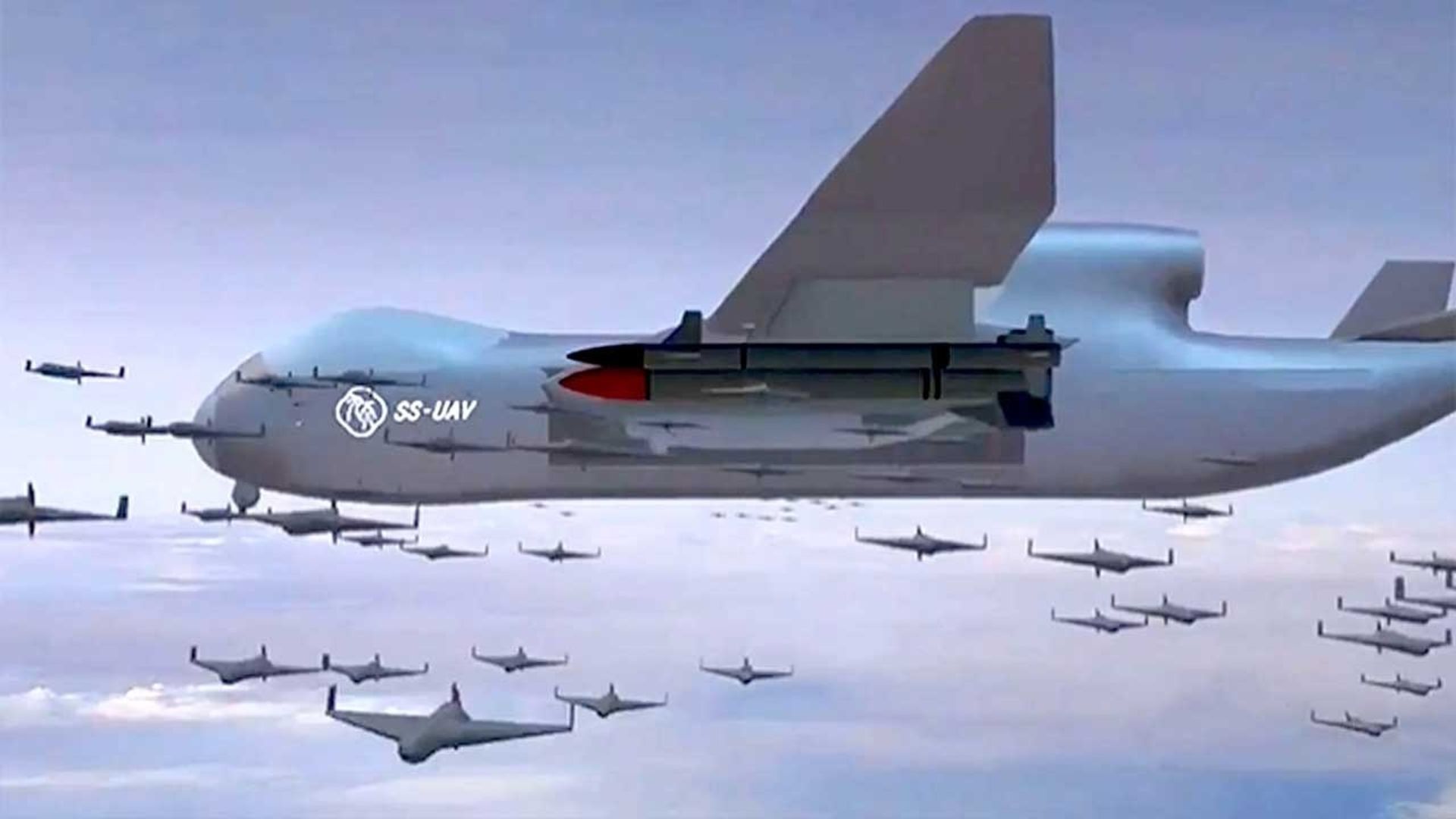 ناو هواپیمابر پرنده‌ی چین در آسمان در حال کنترل پهپاد