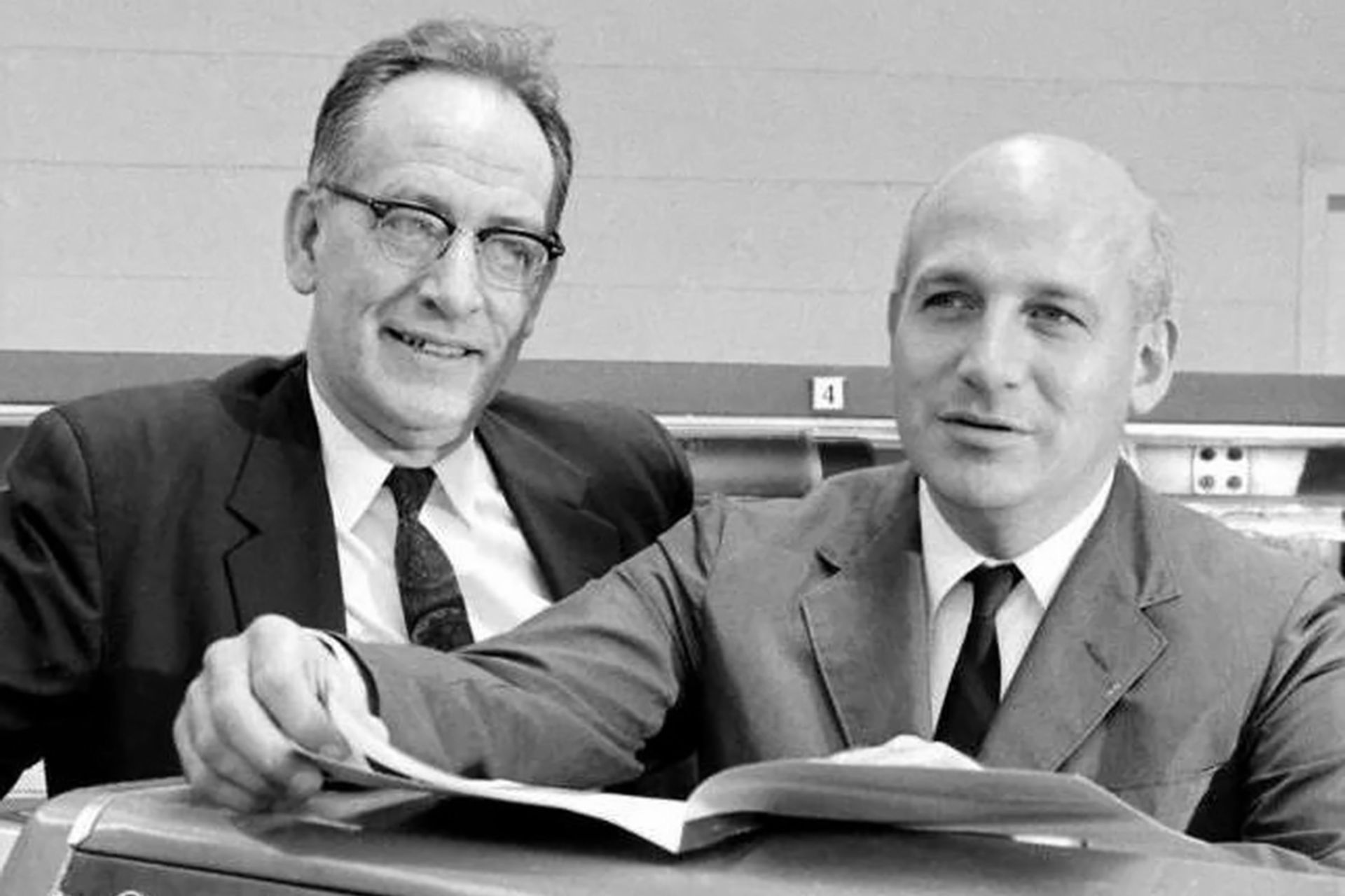 جان ماکلی و جان پرسپر اکرت مخترعان کامپیوتر انیاک ENIAC