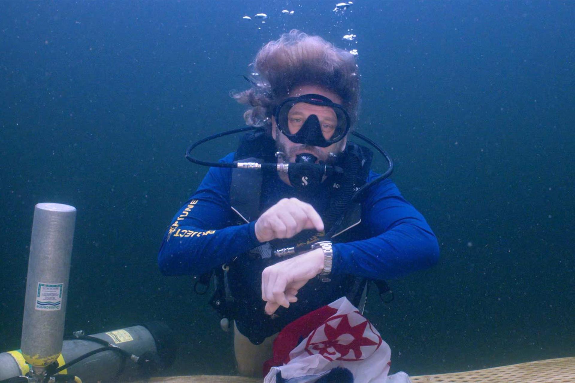 با «دکتر ژرف‌دریا» آشنا شوید؛ دانشمندی که رکورد طولانی‌ترین اقامت در زیر آب را شکسته است