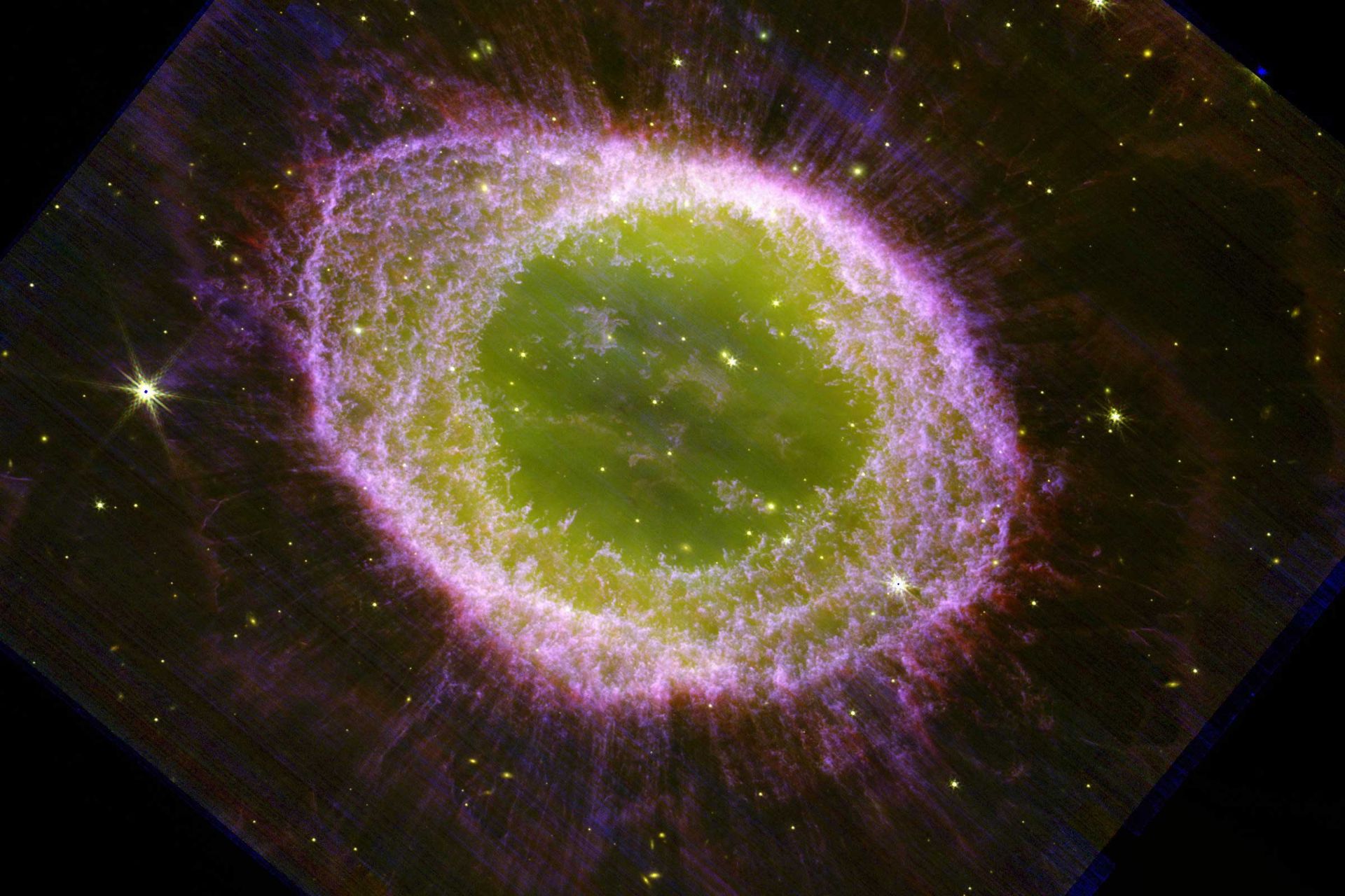 سحابی حلقه با ظاهر ارغوانی از نگاه تلسکوپ فضایی جیمز وب