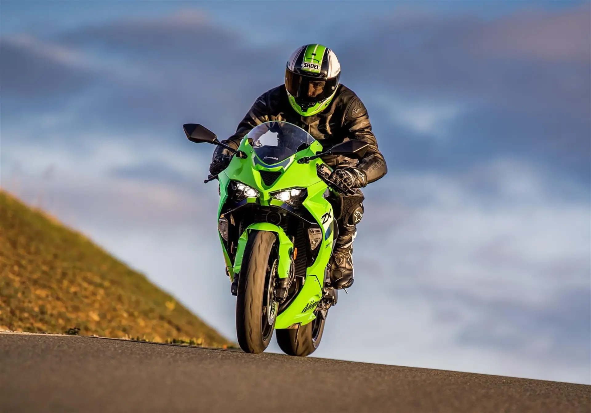 نمای جلو موتورسیکلت کاوازاکی ZX6R