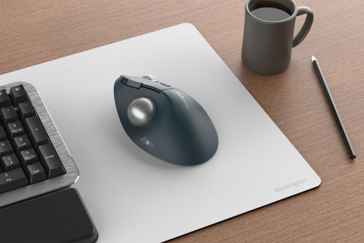 Trackball Kensington TB550 mouse on mouse pad