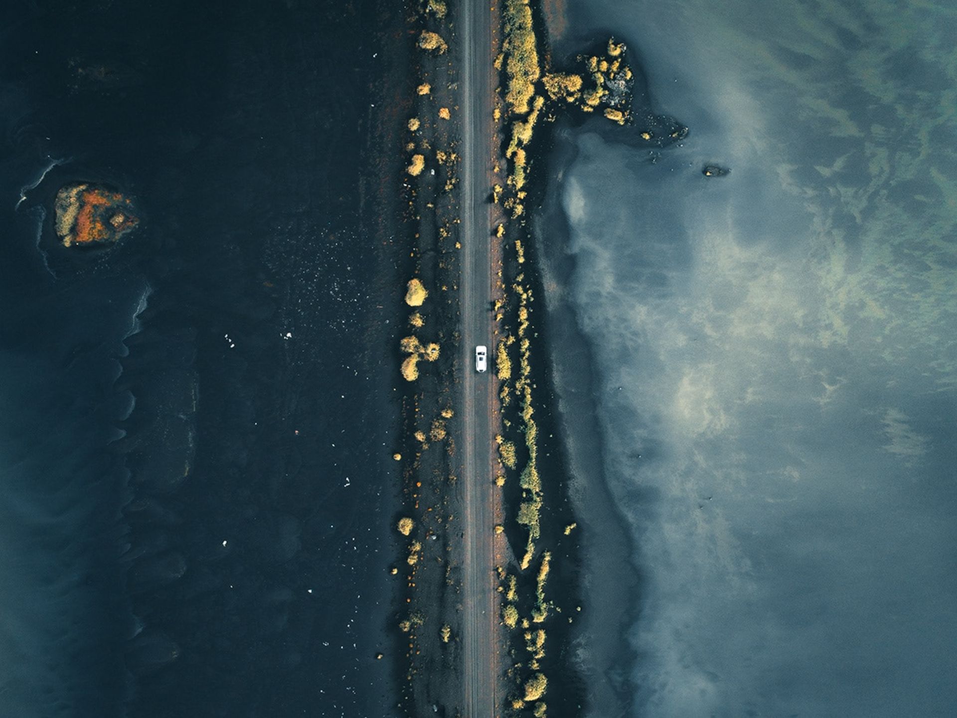 ماشین جاده بین دریا اقیانوس طلایی
