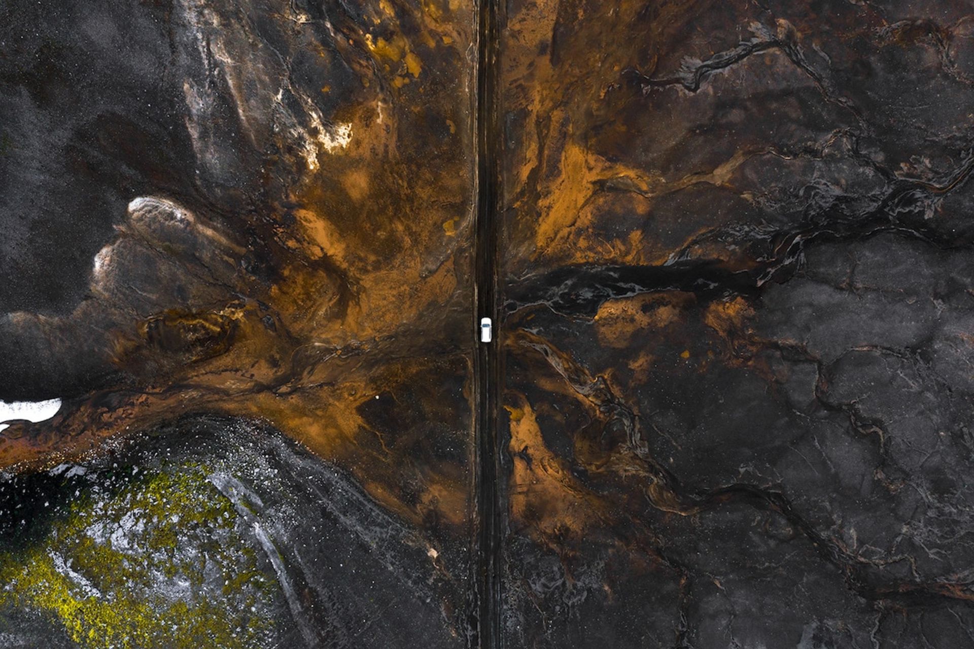 جاده ماشین ایسلند طبیعت کوهستانی