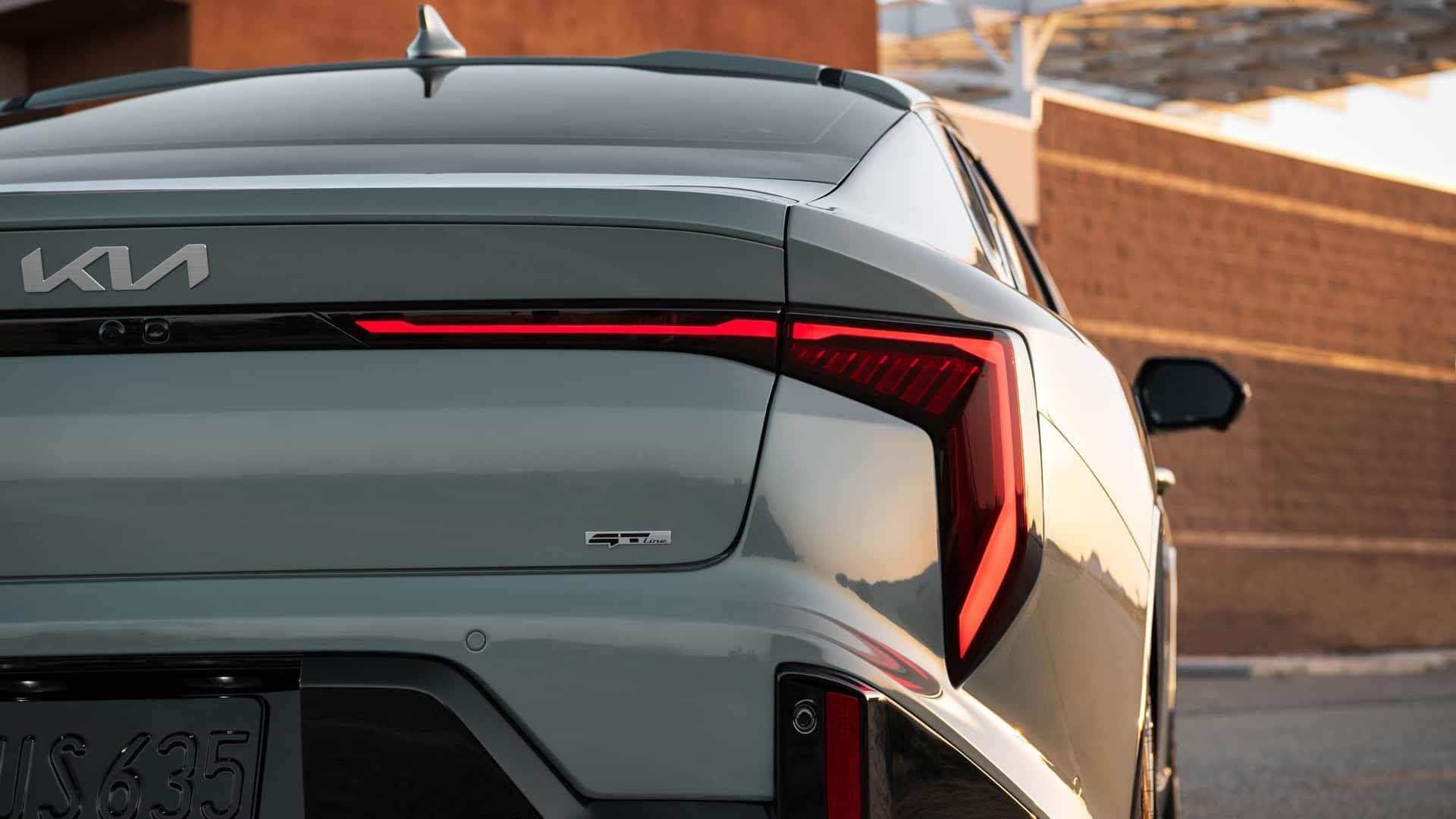 چراغ پشتی خودرو کیا K4 2025