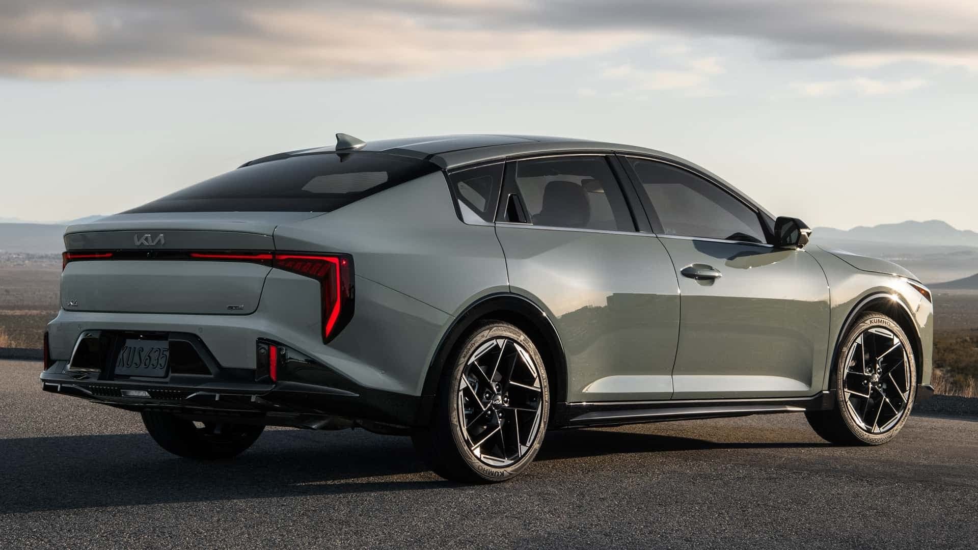 خودرو کیا K4 2025 نمای سه رخ پشت