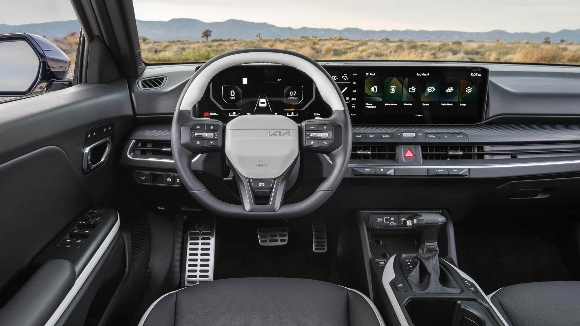 نمای راننده و فرمان در خودرو کیا K4 2025