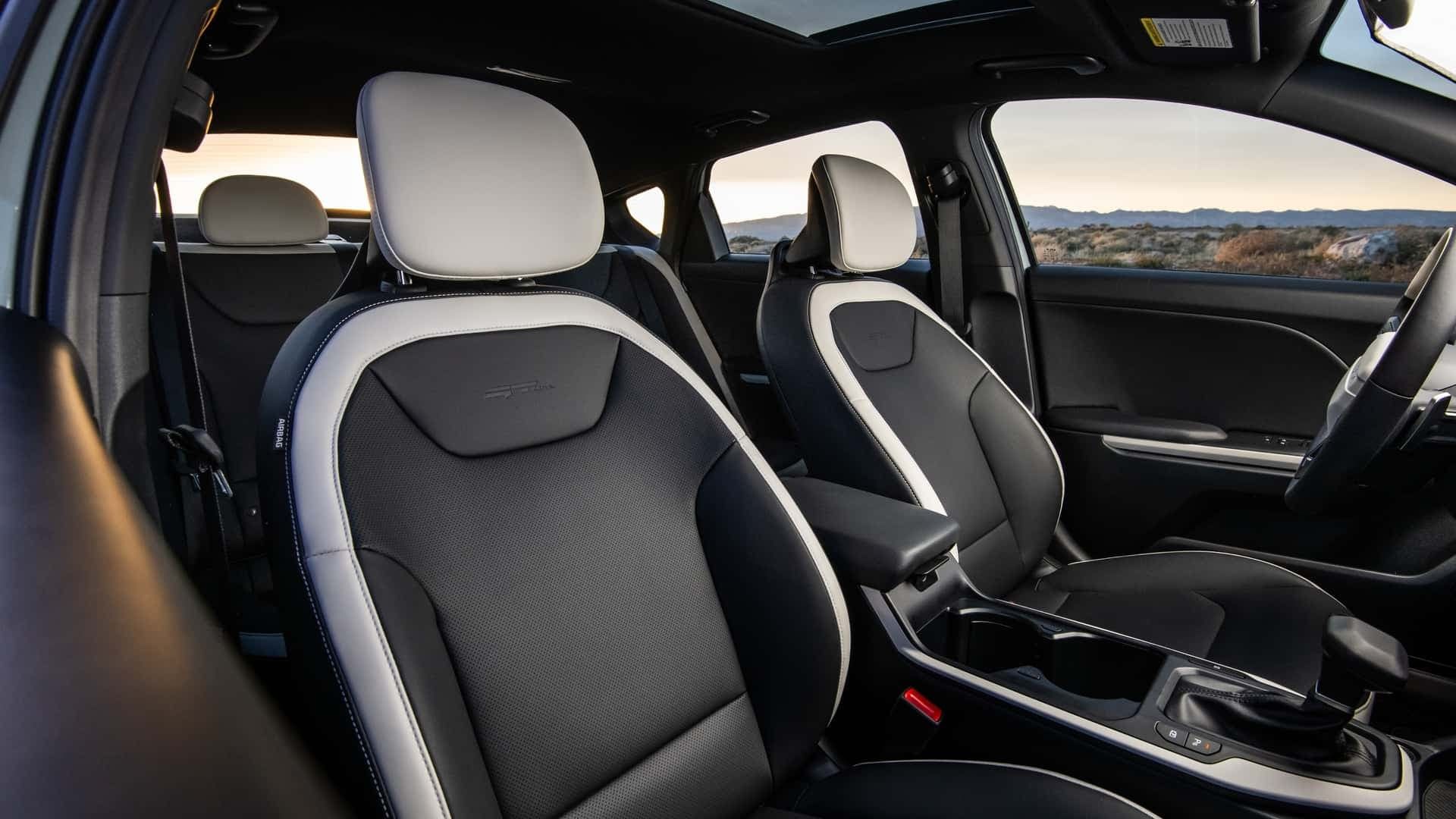 صندلی‌های جلو خودرو کیا K4 2025