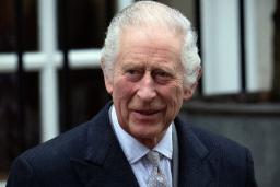 چهره پادشاه چارلز سوم (King Charles III) با کت و پیراهن رسمی