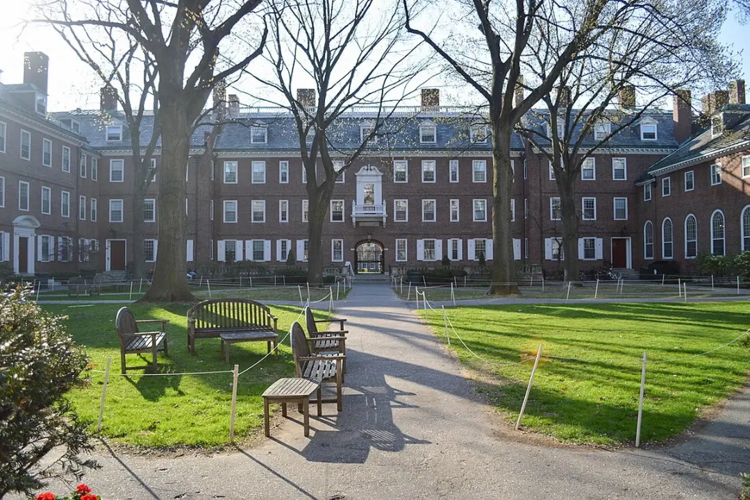 ساختمان خوابگاه Kirkland House دانشگاه هاروارد