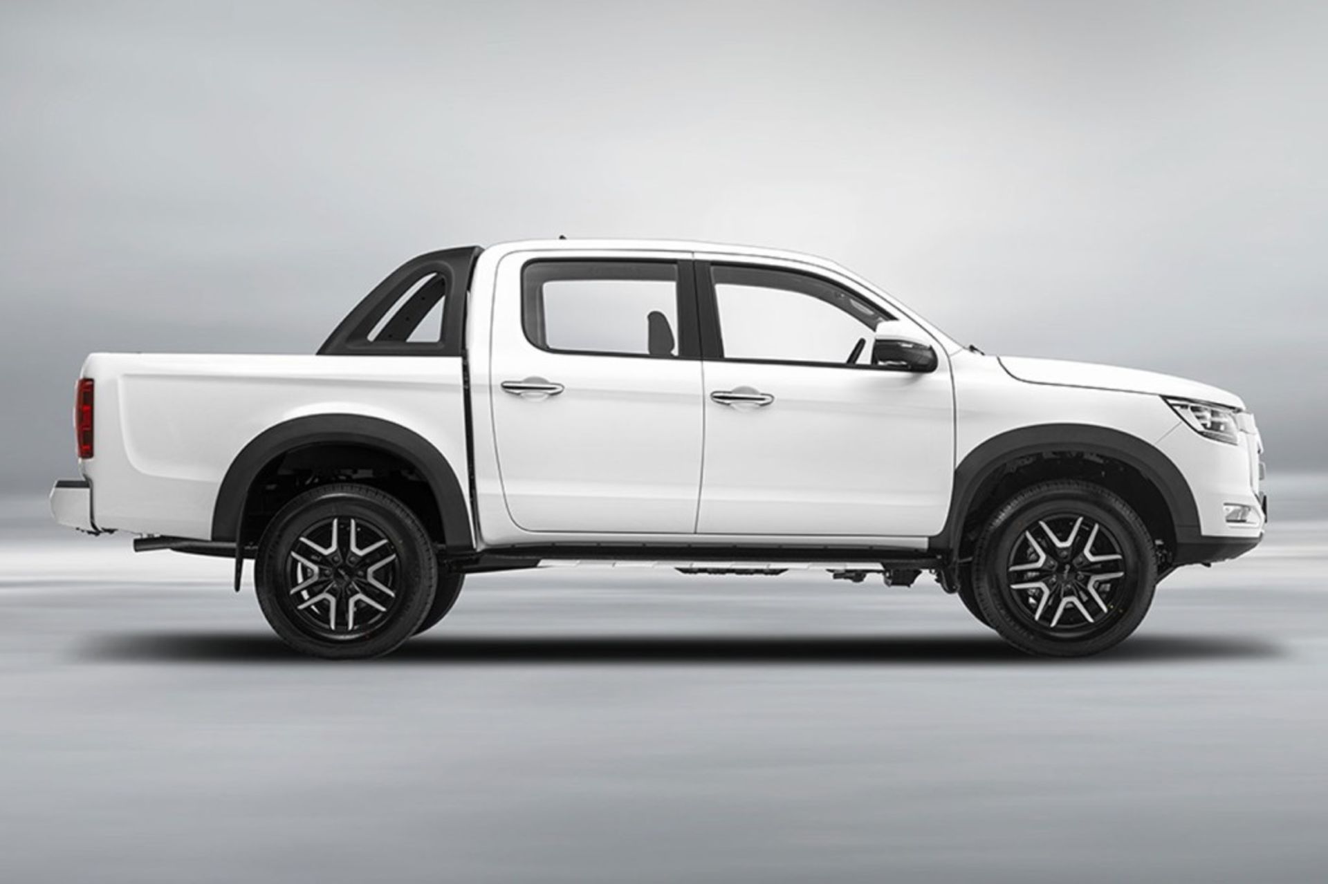 نمای جانبی خودرو کی‌ام‌سی T8