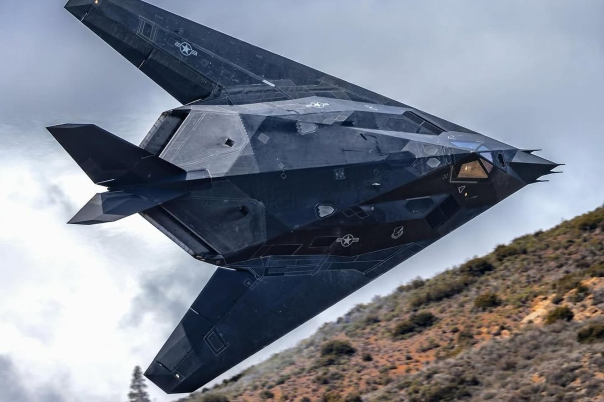 جنگنده‌ی F-117 در حال پرواز