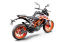 موتورسیکلت کی تی ام KTM Duke 200 2023 نمای پشت و راست