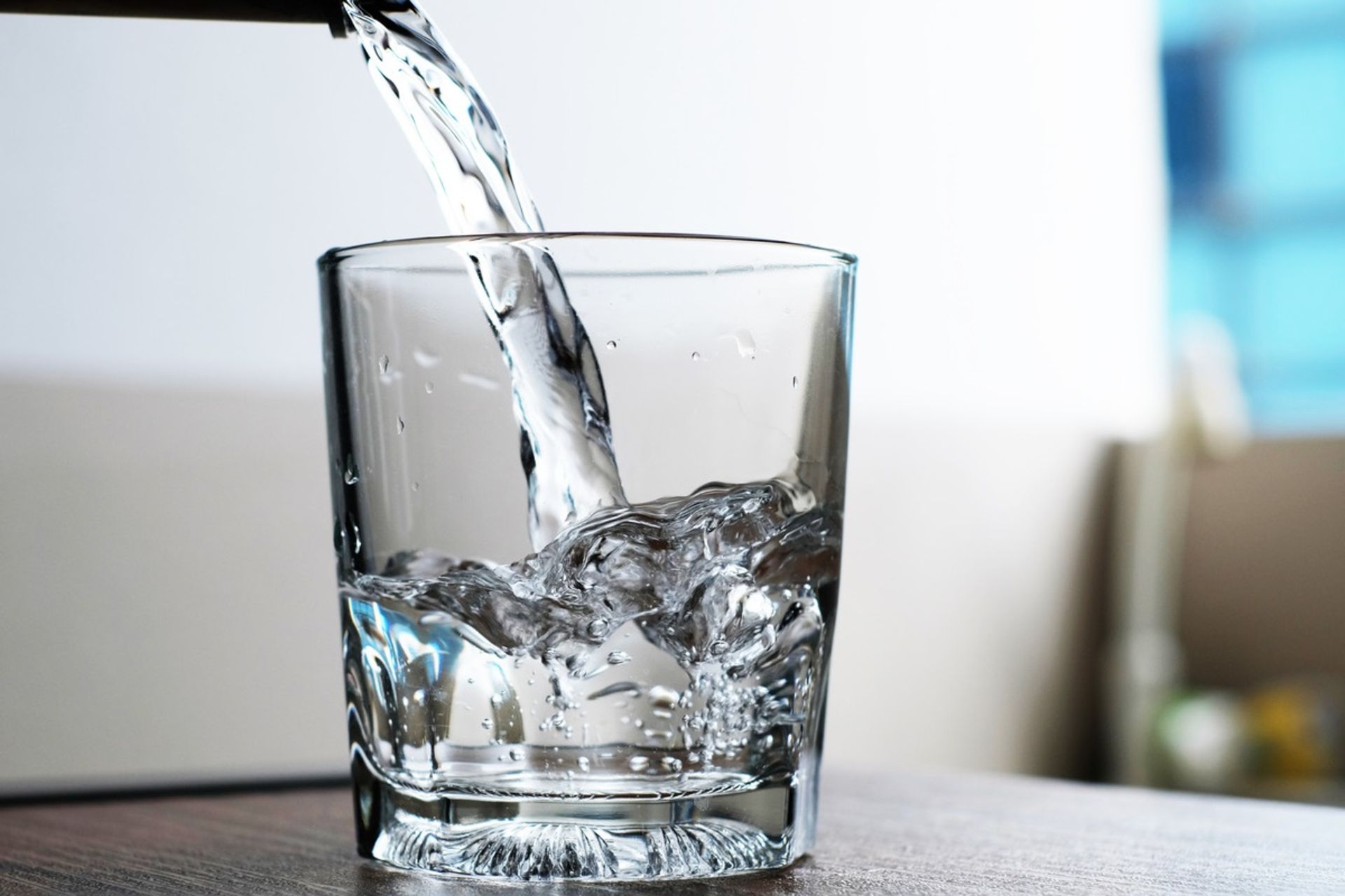 نوشیدن آب کافی در روز روند پیری را کند می‌کند
